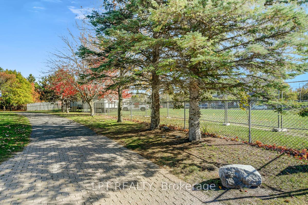 Photo 10 of 204 Forestglade Crescent, Ottawa, Hunt Club Park — HOMEH