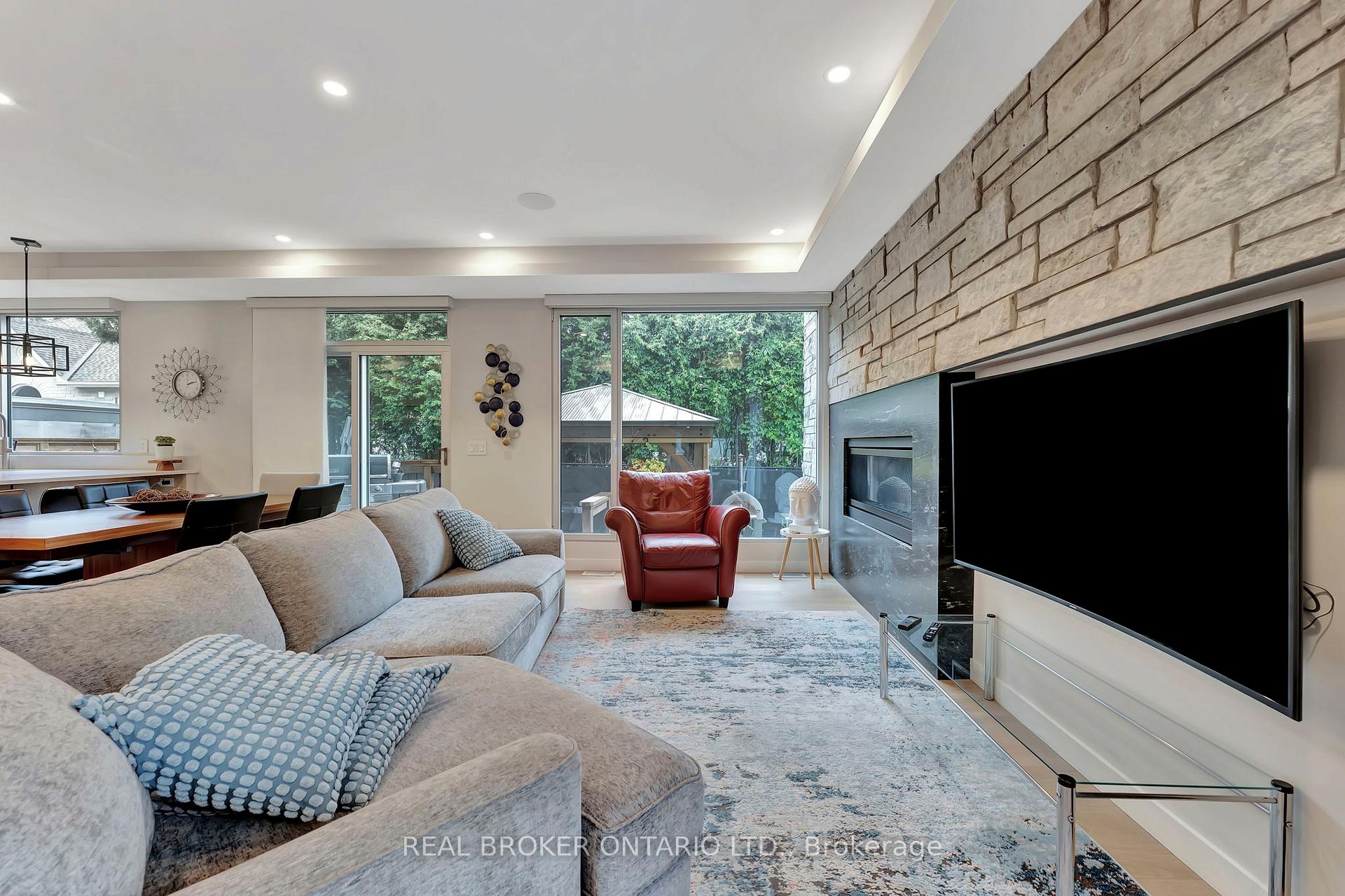 Photo 13 of 49 Lotta Avenue, Ottawa, Meadowlands/St. Claire Gardens — HOMEH