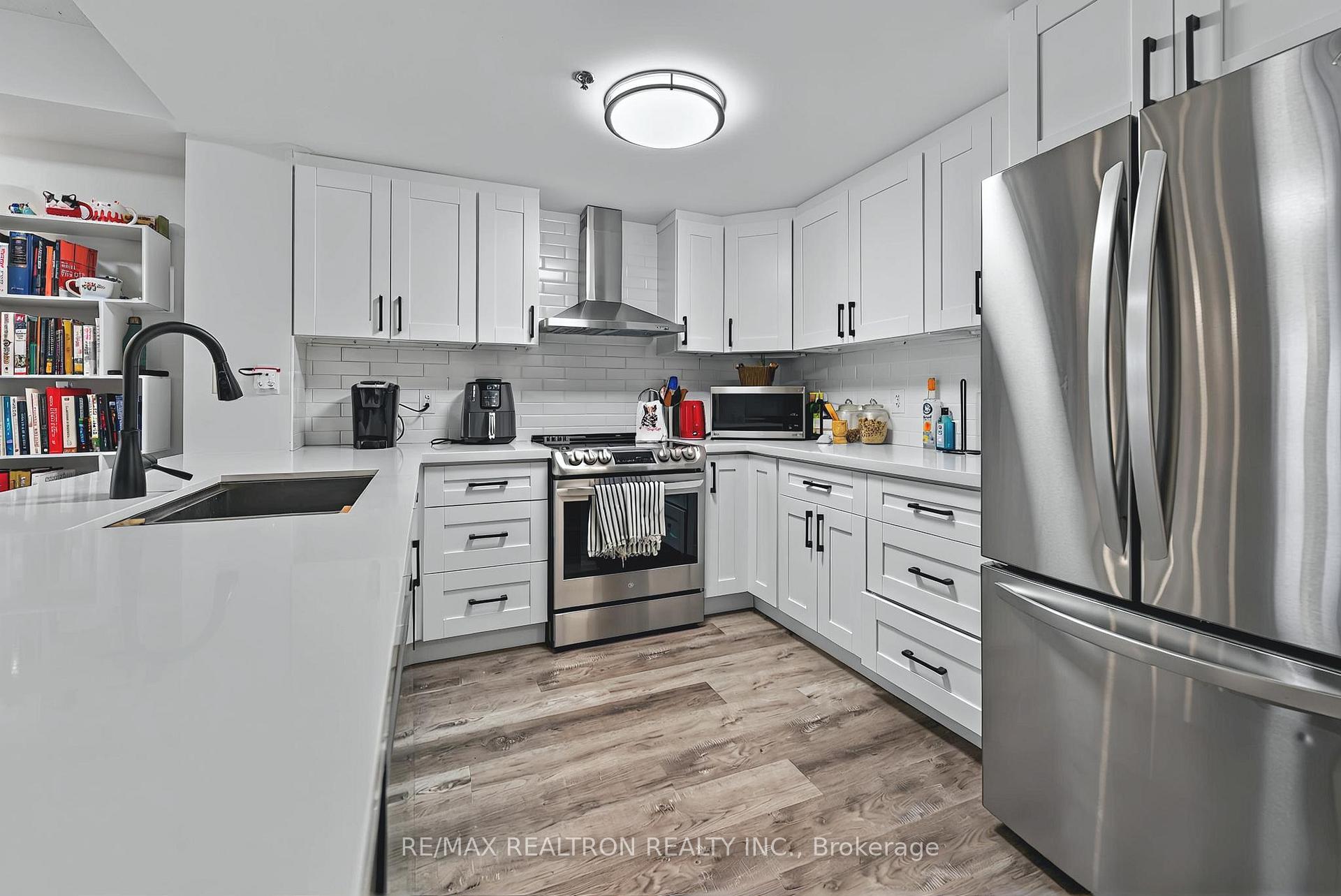 Photo 6 of Unit 110, 7424 Markham Road, Markham, Middlefield — HOMEH