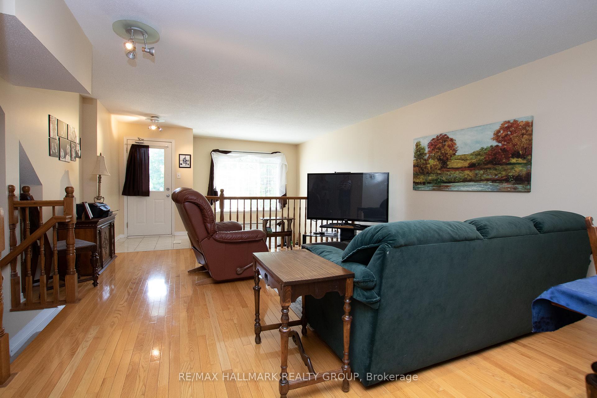 Photo 3 of 1683 Blohm Drive, Ottawa, Hunt Club Park — HOMEH
