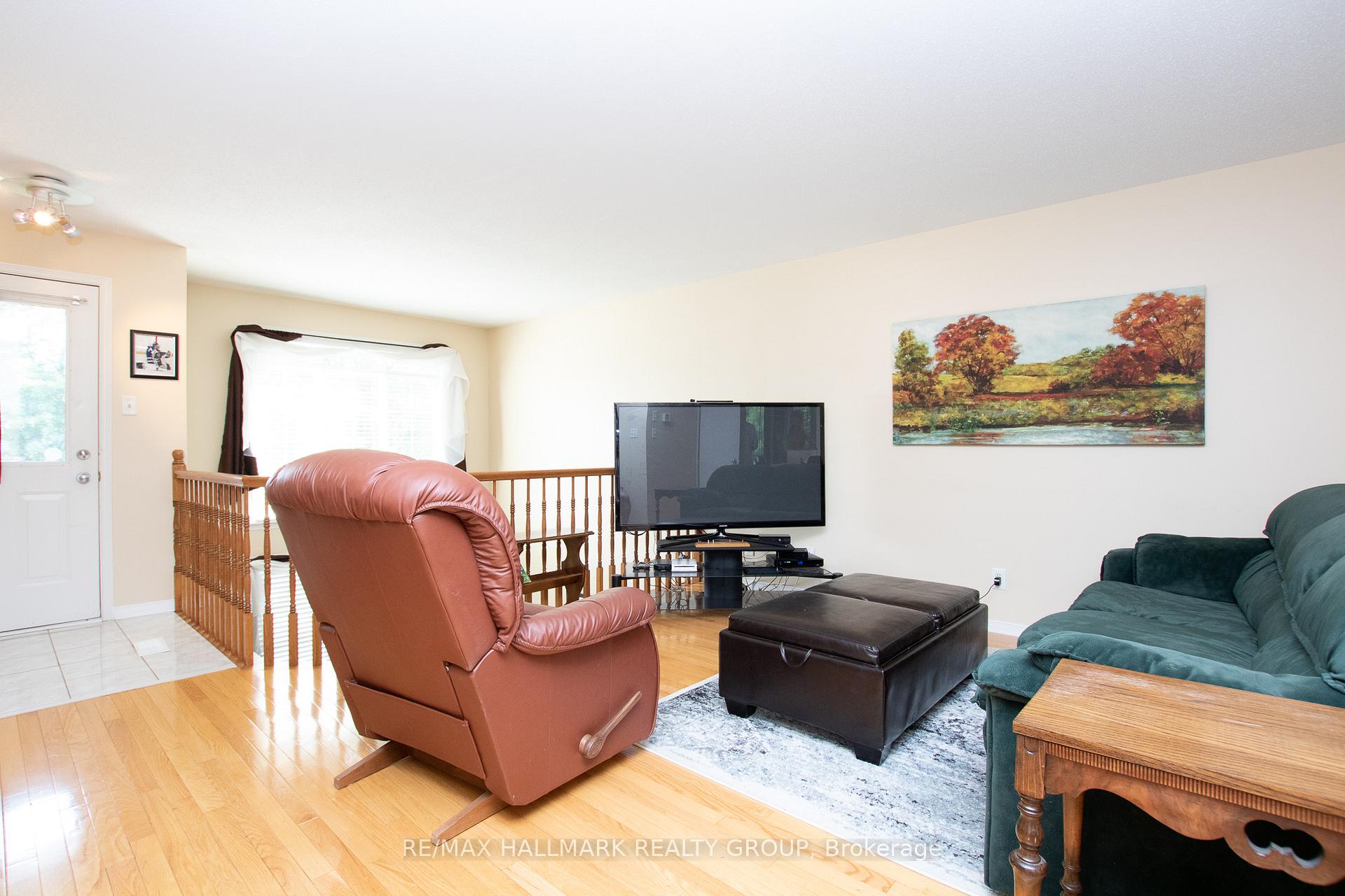 Photo 4 of 1683 Blohm Drive, Ottawa, Hunt Club Park — HOMEH