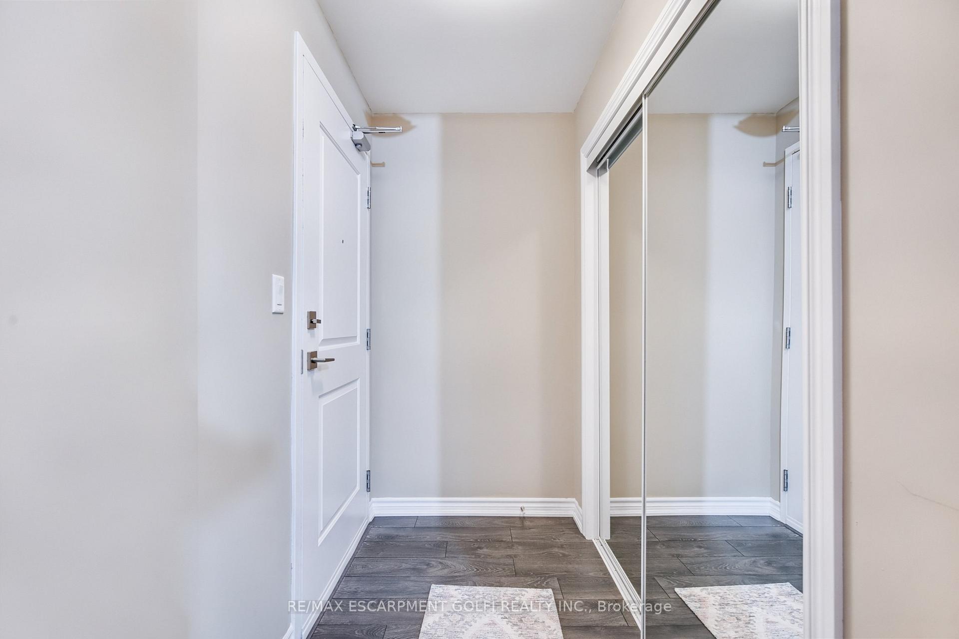 Photo 5 of Unit 810, 85 Robinson Street, Hamilton, Durand — HOMEH