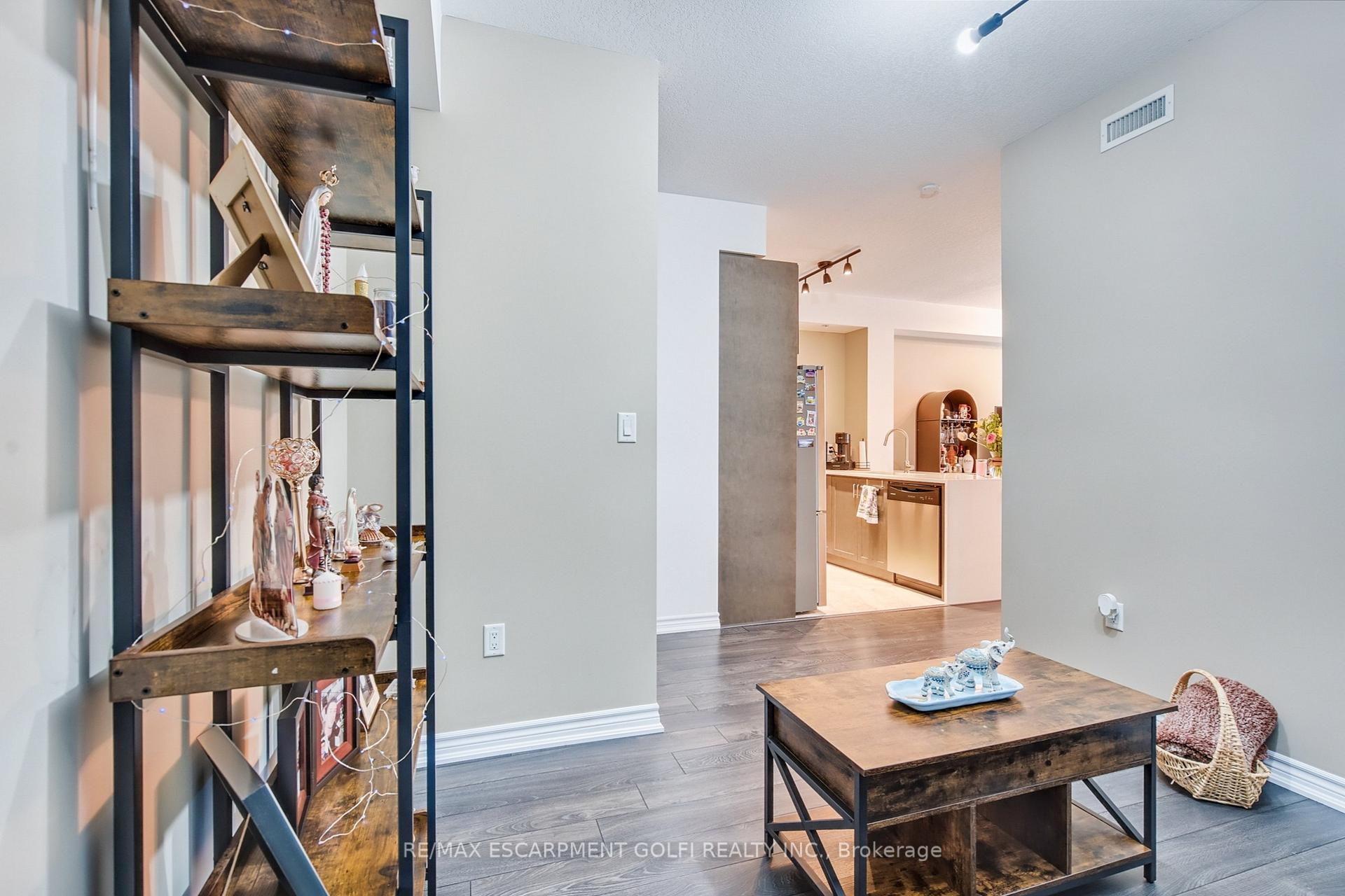 Photo 10 of Unit 810, 85 Robinson Street, Hamilton, Durand — HOMEH