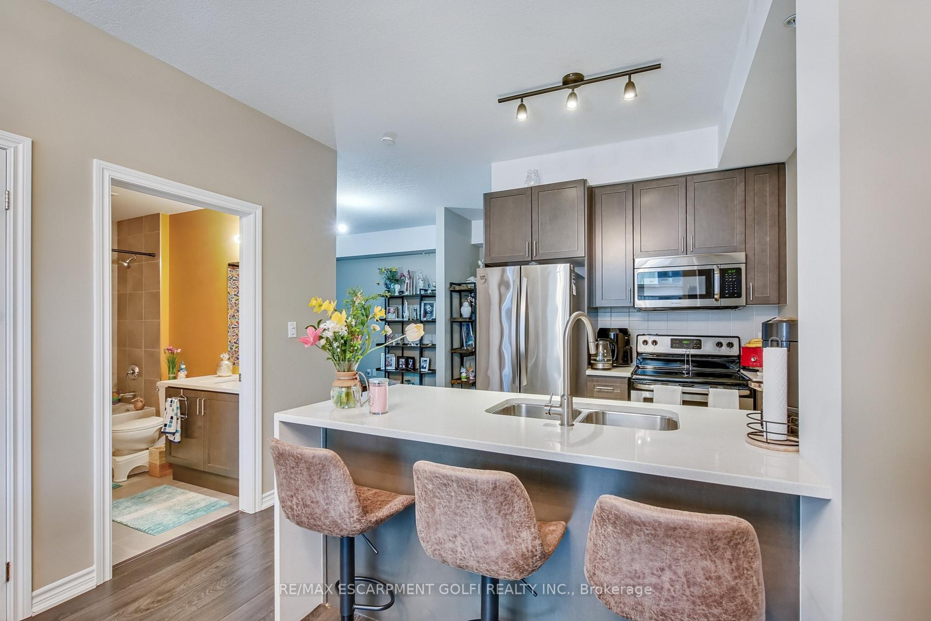 Photo 8 of Unit 810, 85 Robinson Street, Hamilton, Durand — HOMEH