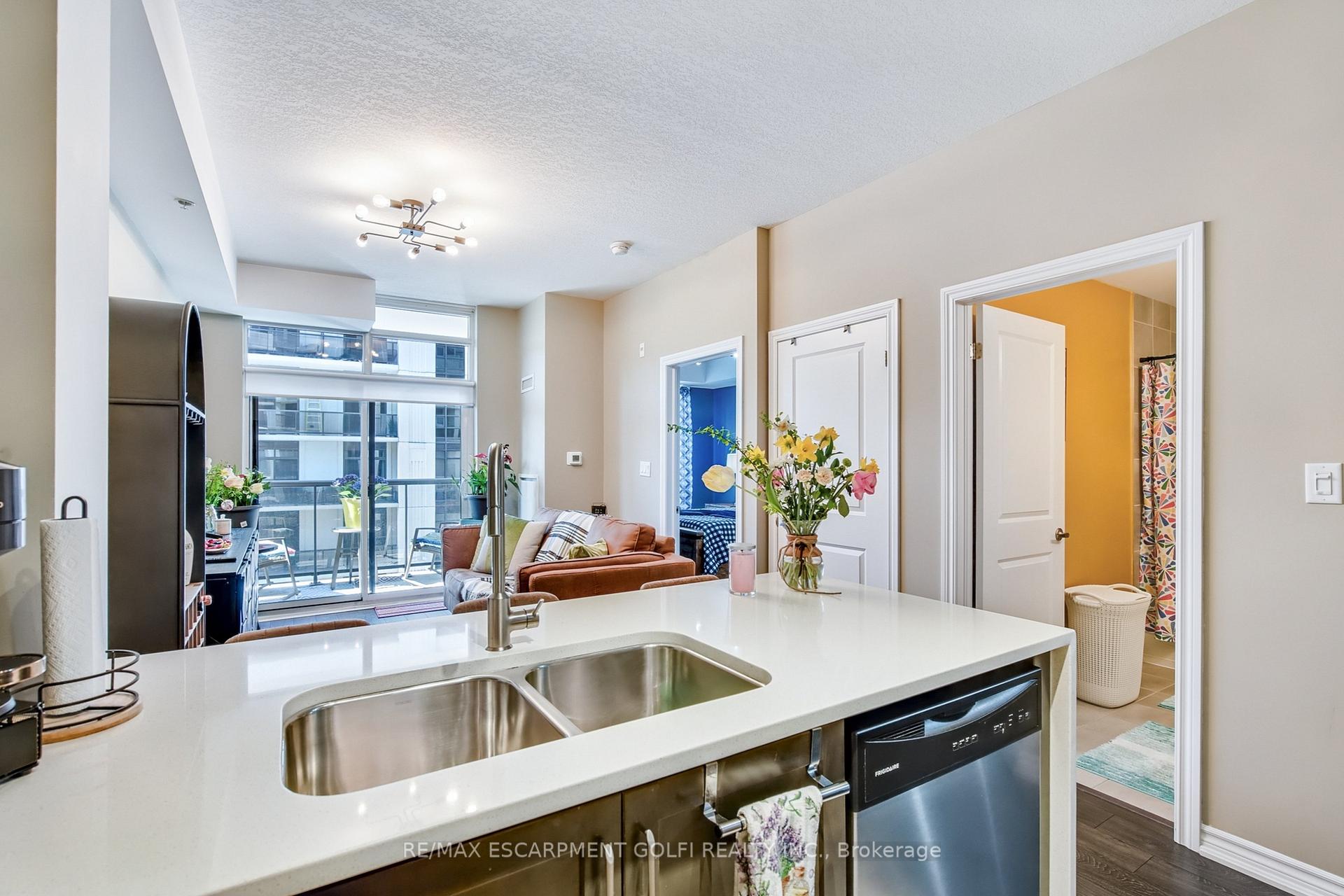 Photo 26 of Unit 810, 85 Robinson Street, Hamilton, Durand — HOMEH