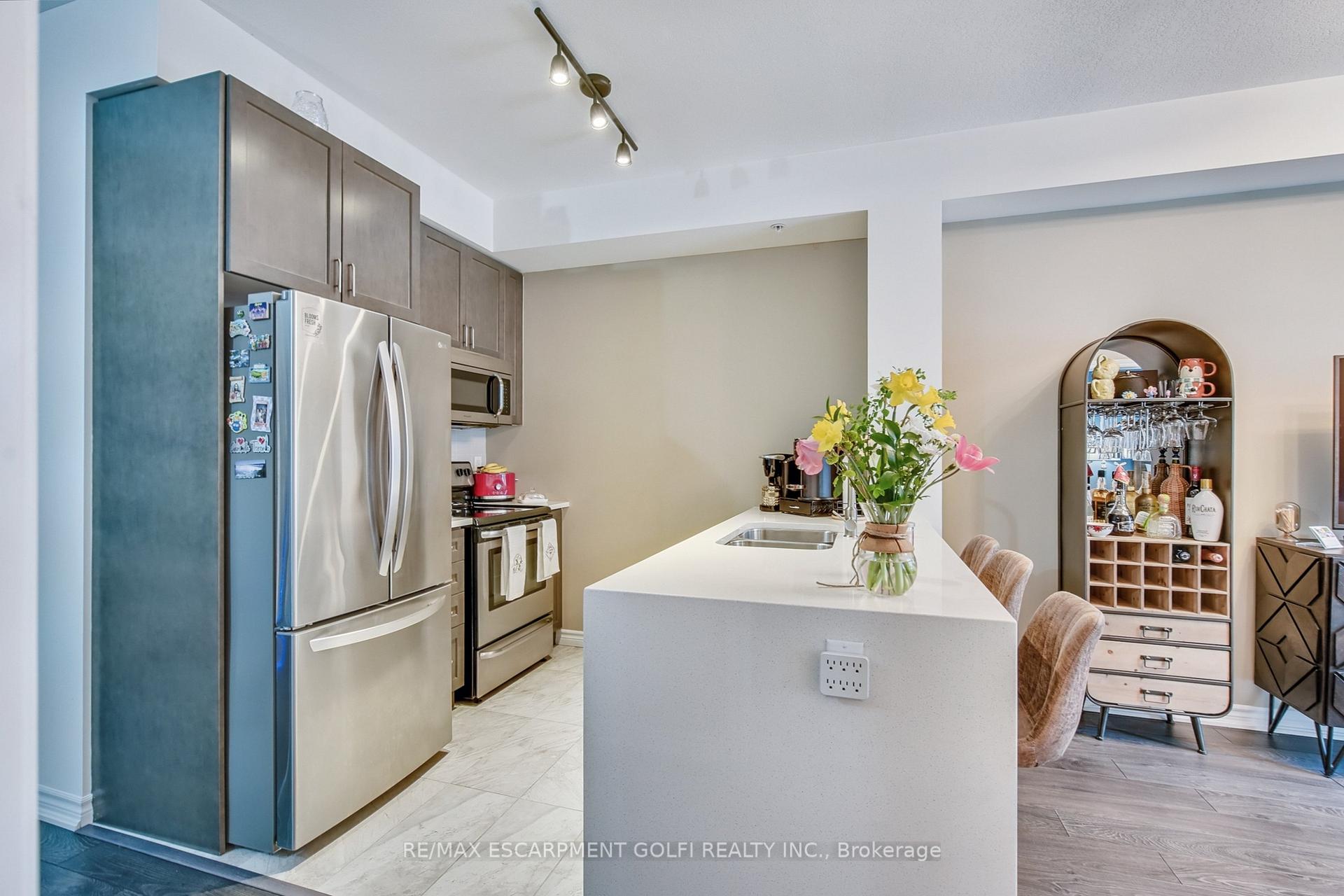 Photo 28 of Unit 810, 85 Robinson Street, Hamilton, Durand — HOMEH