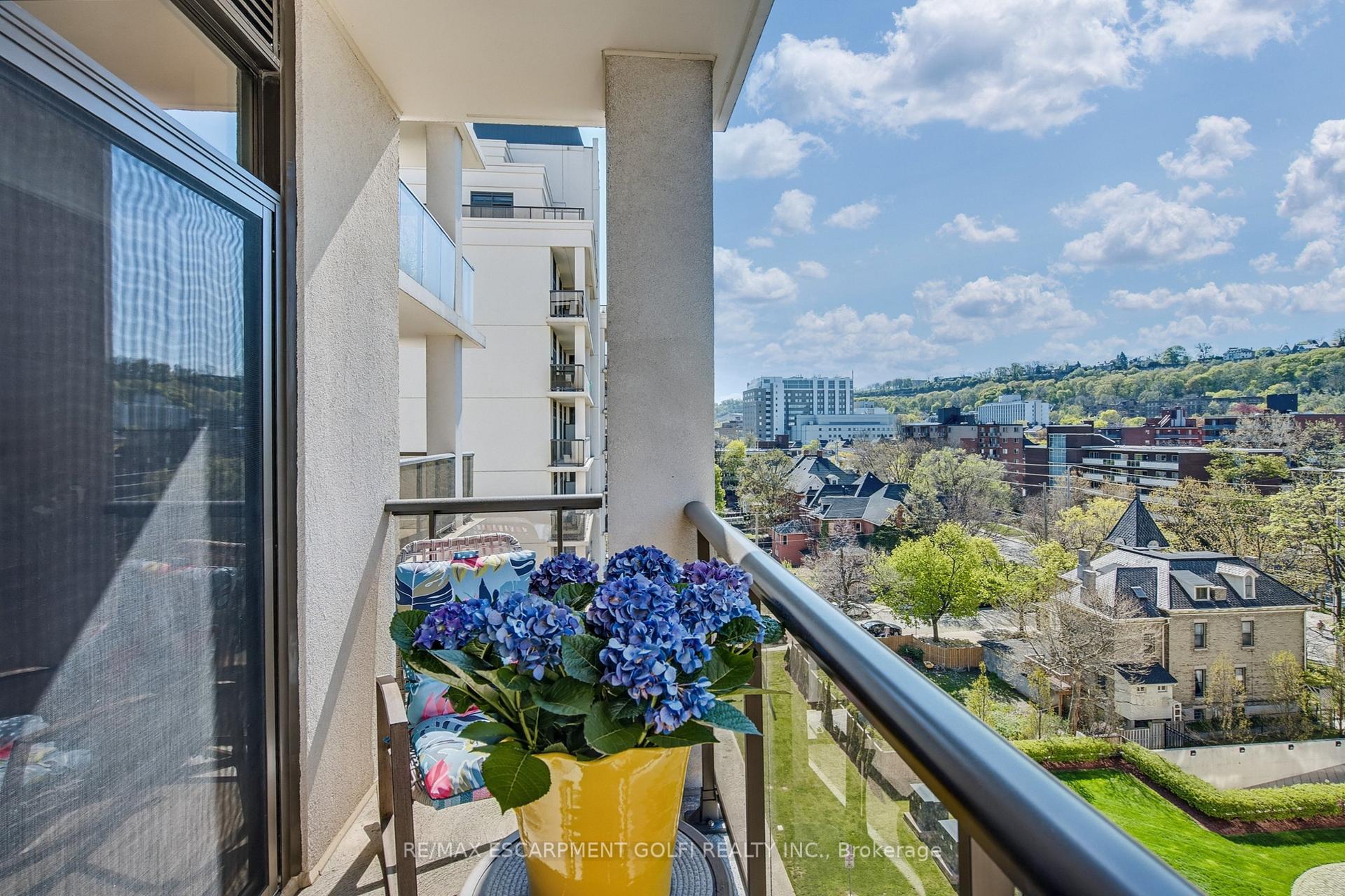 Photo 14 of Unit 810, 85 Robinson Street, Hamilton, Durand — HOMEH