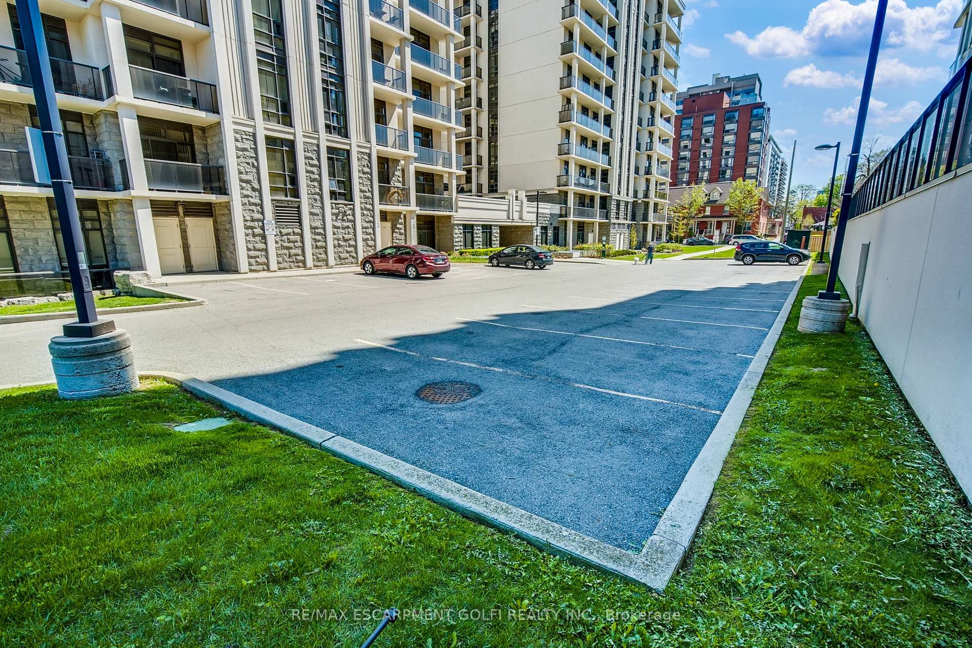Photo 13 of Unit 810, 85 Robinson Street, Hamilton, Durand — HOMEH