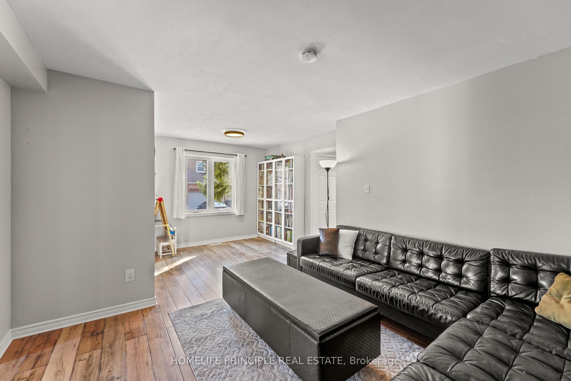 Photo 3 of 3 Bridlefield Crescent, Caledon, Bolton North — HOMEH