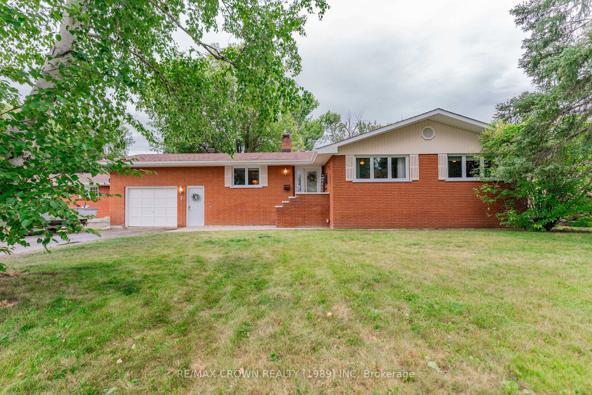 Photo 1 of 7 Sussex Place, Kapuskasing — HOMEH
