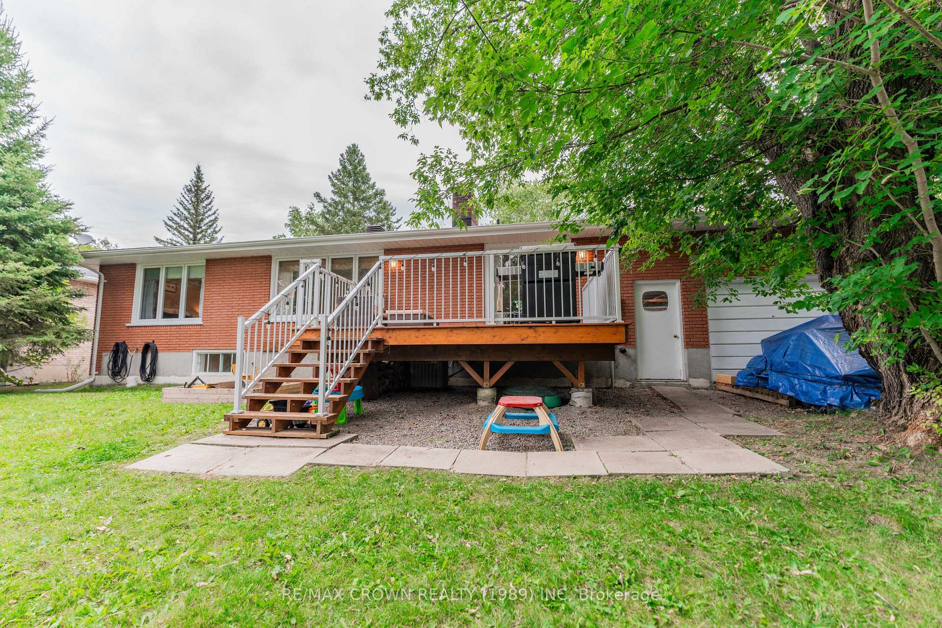Photo 3 of 7 Sussex Place, Kapuskasing — HOMEH