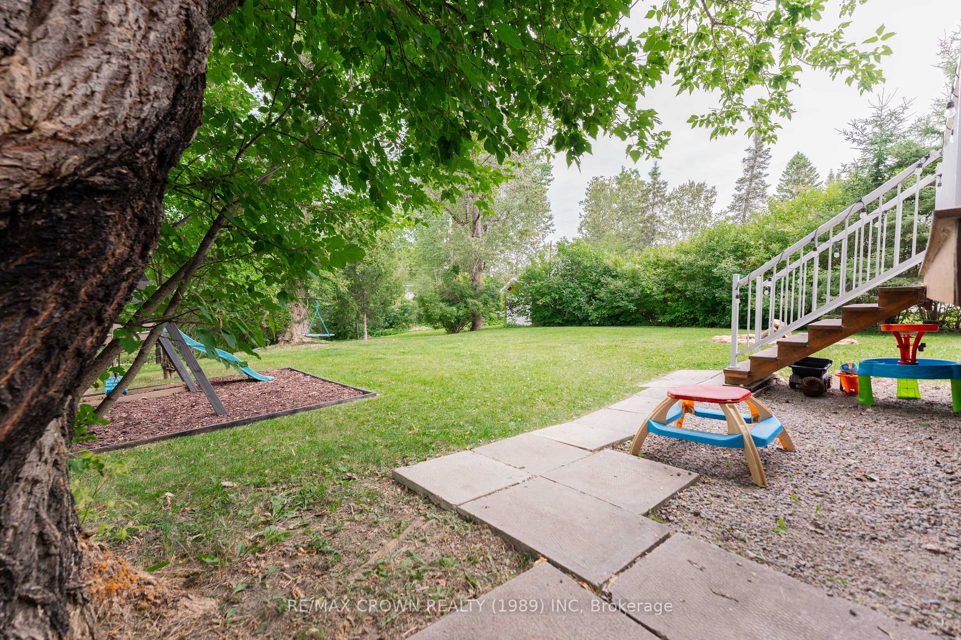 Photo 4 of 7 Sussex Place, Kapuskasing — HOMEH
