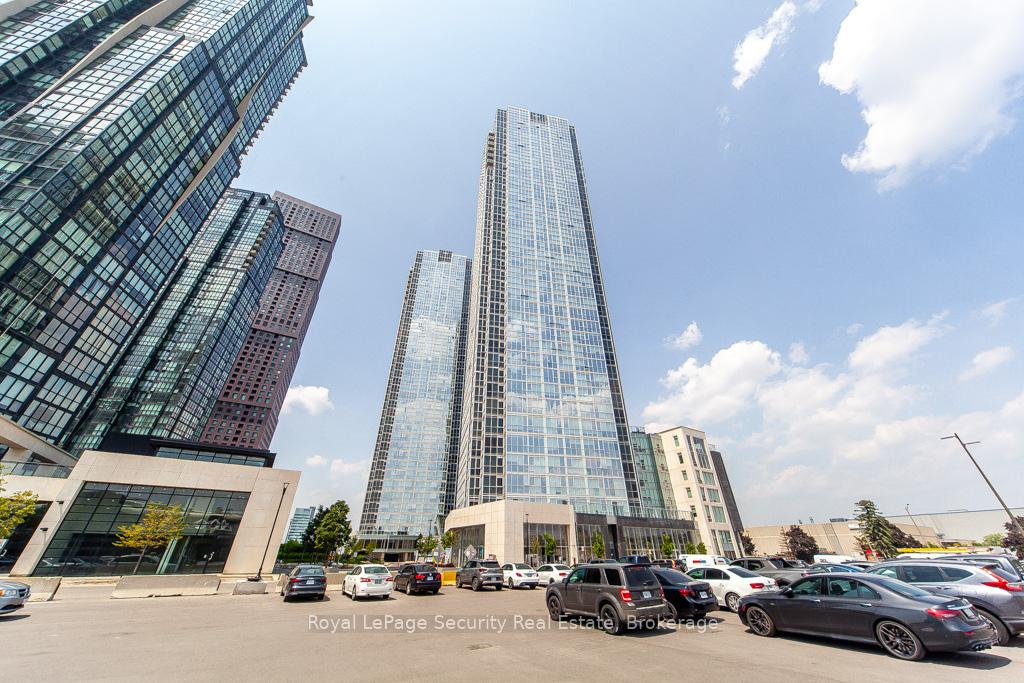 Front of Unit 606, 2908 Highway 7 Road