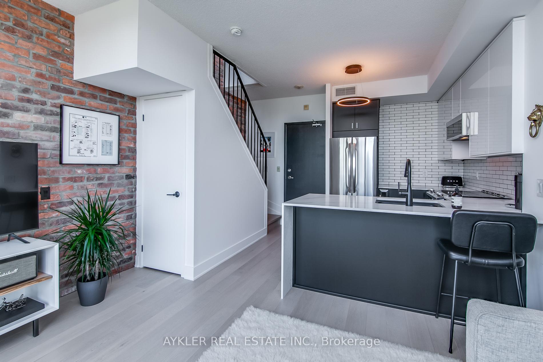 Photo 2 of Unit 604, 901 Queen Street W, Toronto, Trinity-Bellwoods — HOMEH