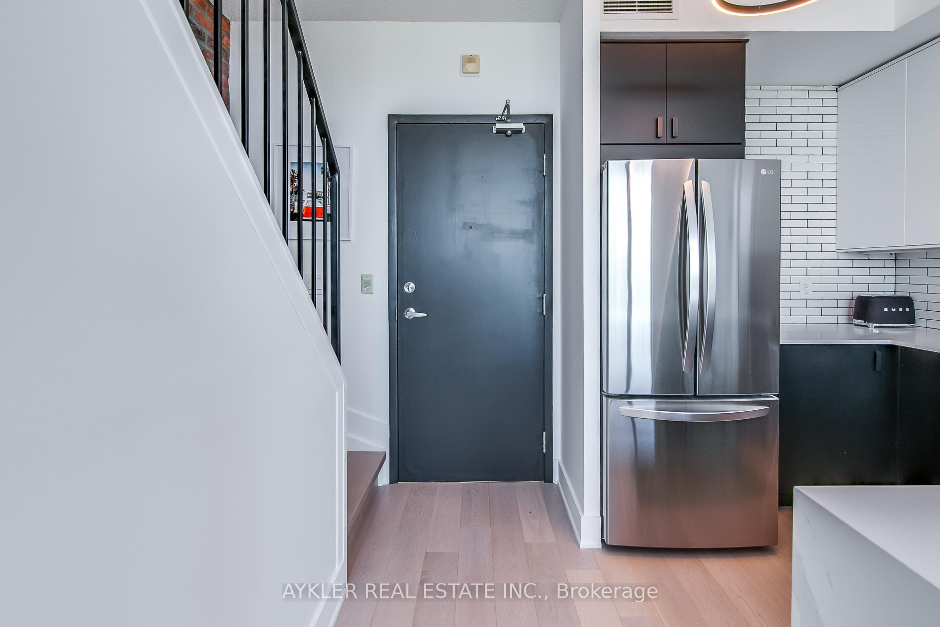 Photo 3 of Unit 604, 901 Queen Street W, Toronto, Trinity-Bellwoods — HOMEH