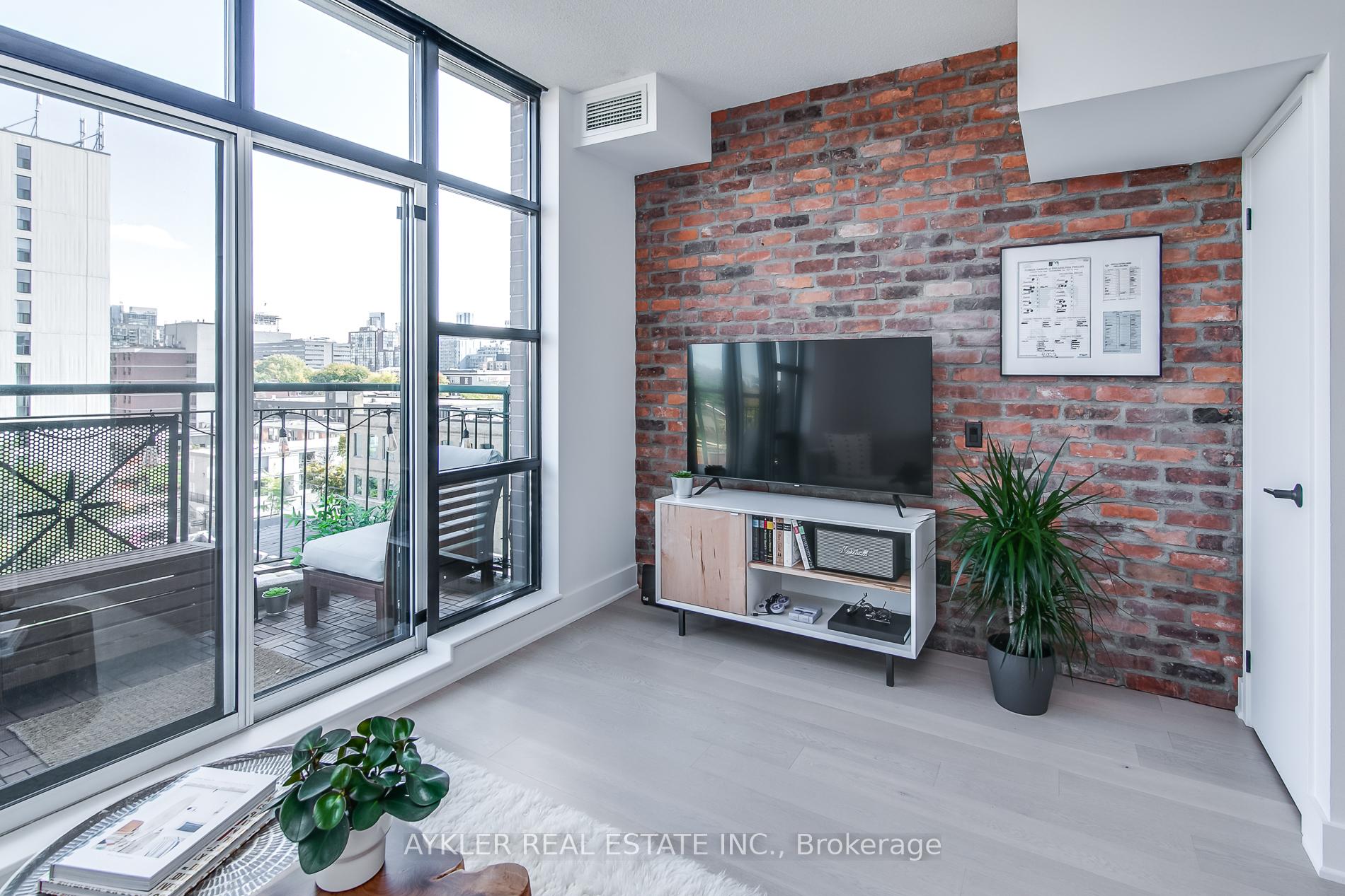 Photo 14 of Unit 604, 901 Queen Street W, Toronto, Trinity-Bellwoods — HOMEH
