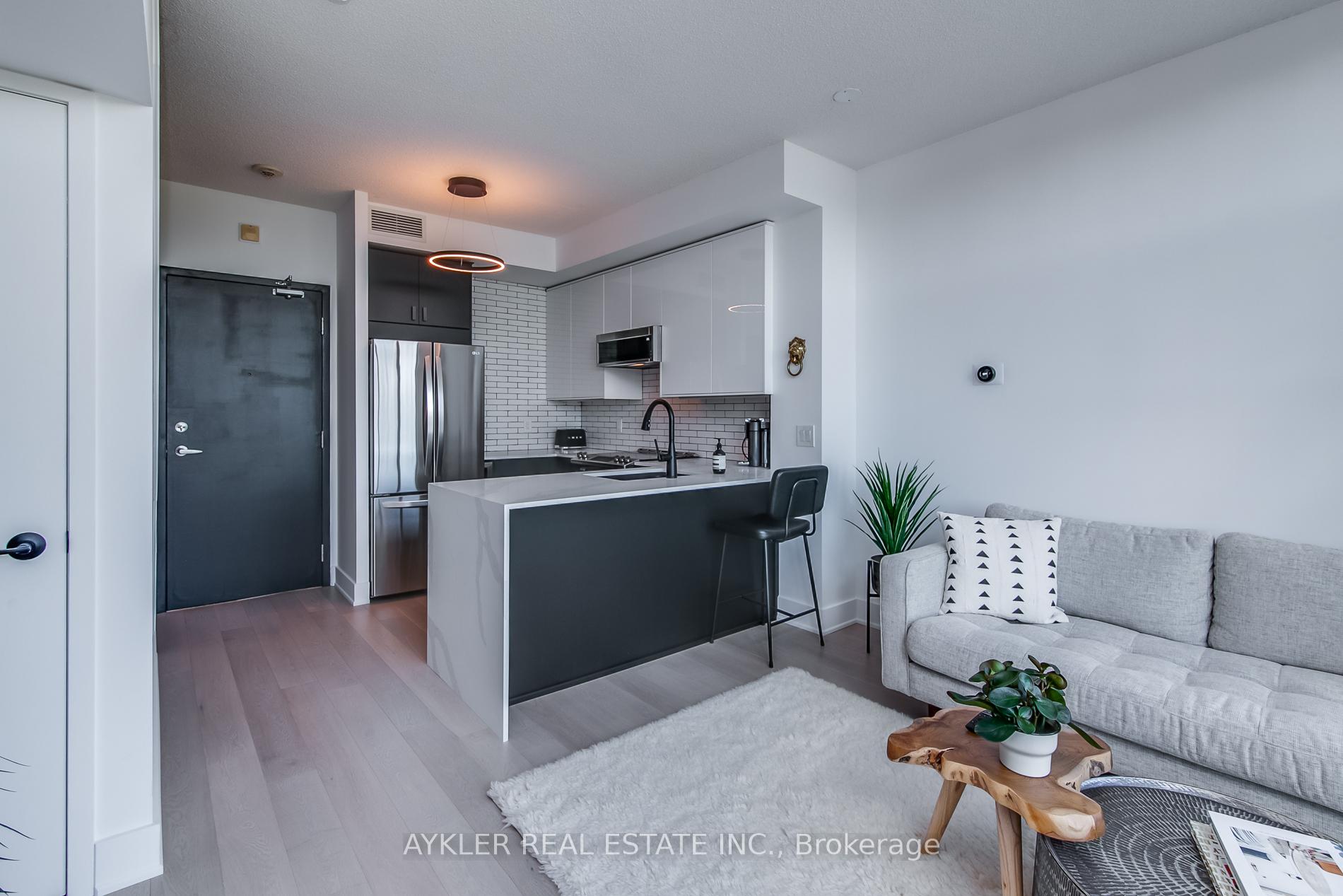 Photo 6 of Unit 604, 901 Queen Street W, Toronto, Trinity-Bellwoods — HOMEH