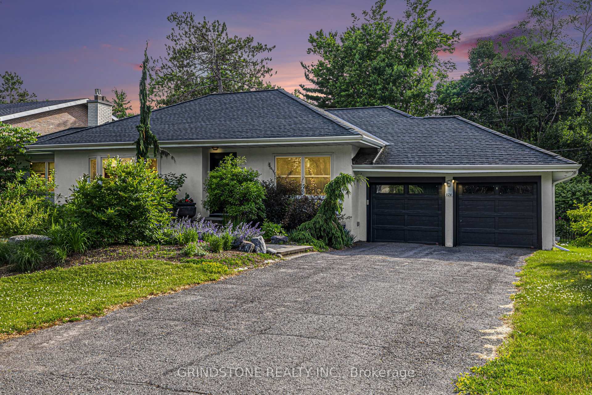 Front of 824 Melwood Avenue