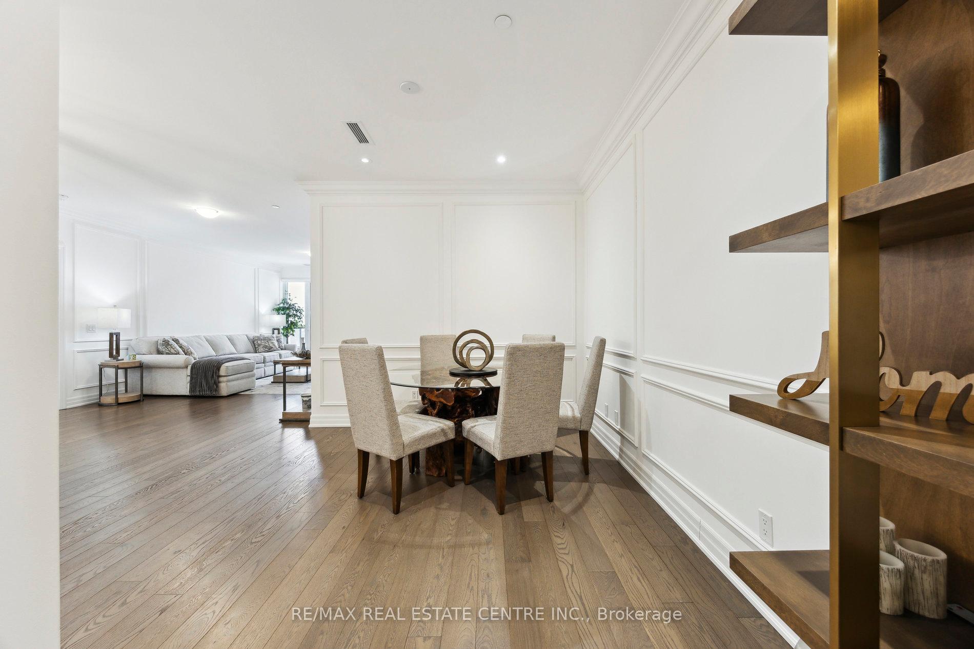 Photo 4 of Unit 204, 9075 Jane Street, Vaughan, Concord — HOMEH