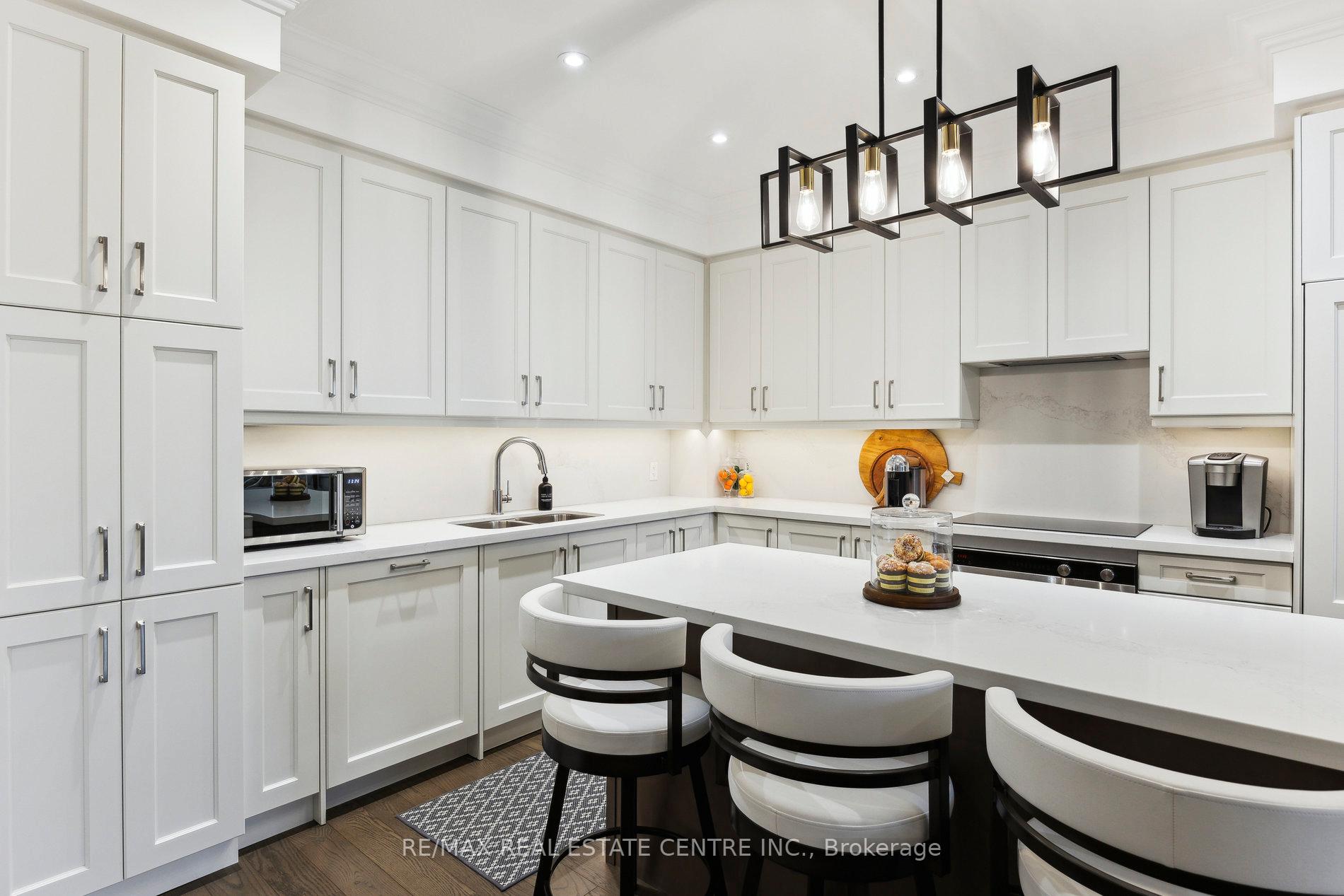 Photo 7 of Unit 204, 9075 Jane Street, Vaughan, Concord — HOMEH