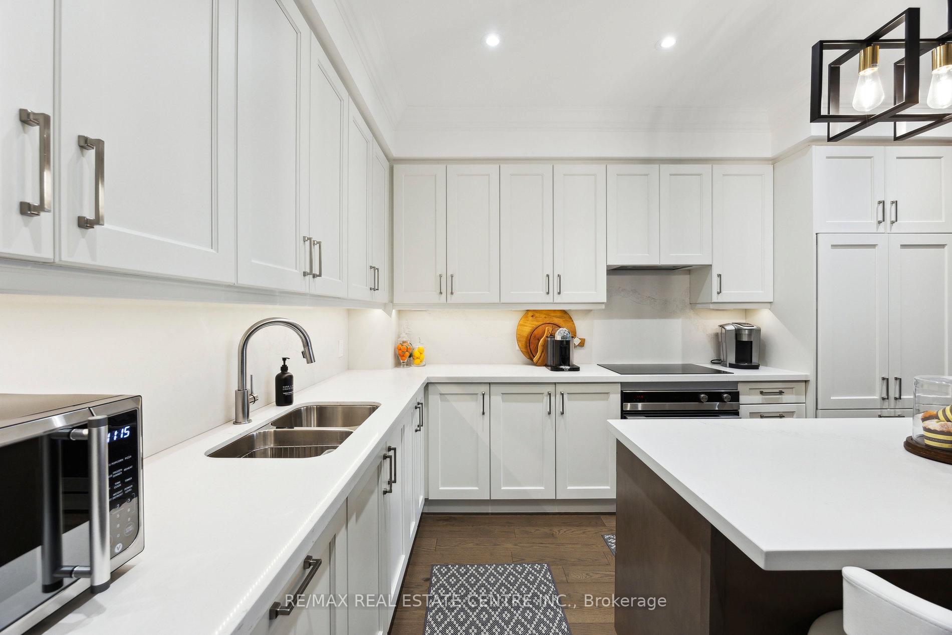 Photo 6 of Unit 204, 9075 Jane Street, Vaughan, Concord — HOMEH