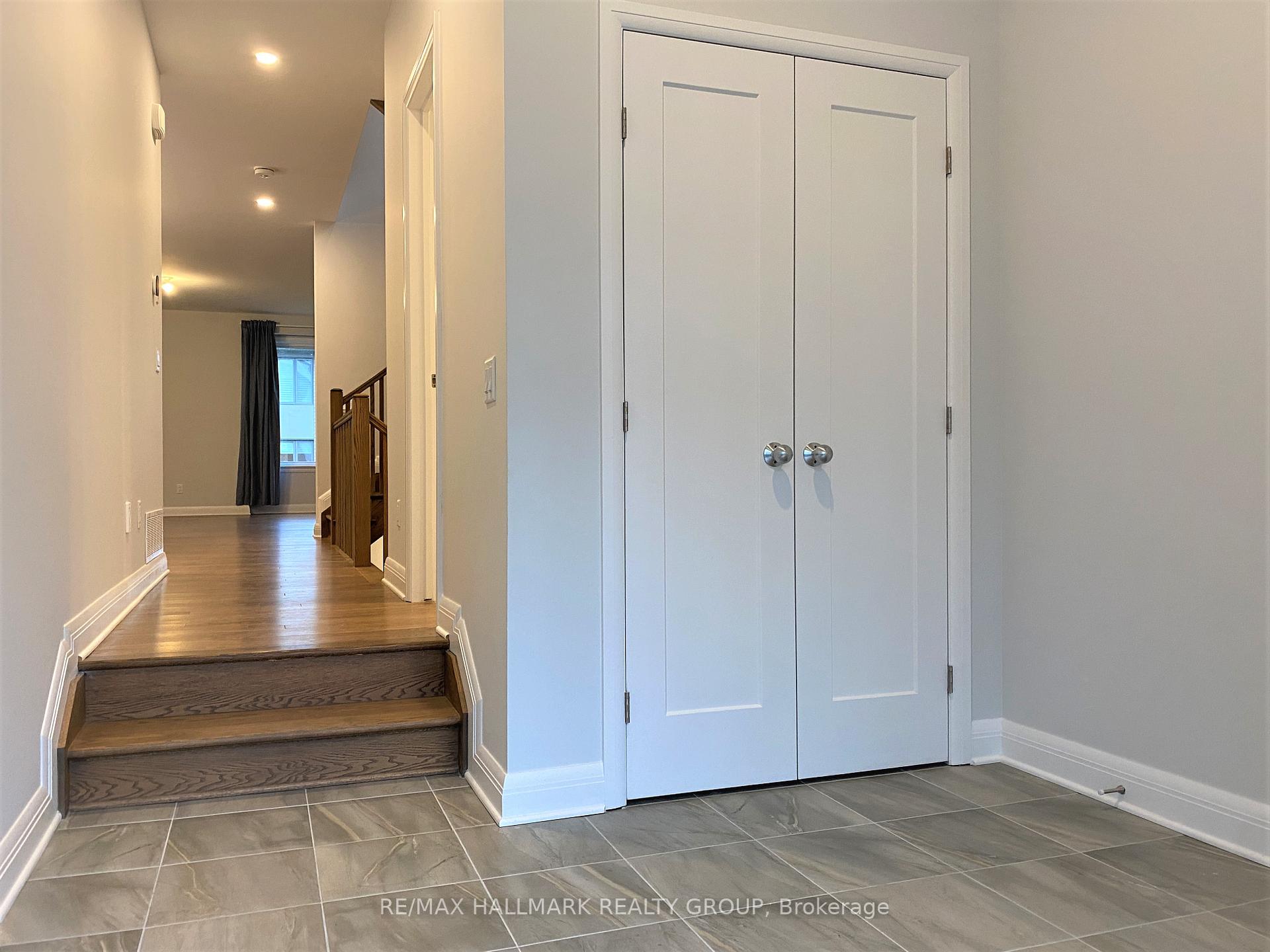 Photo 3 of 515 Pimiwidon Street, Ottawa, CFB Rockcliffe and Area — HOMEH