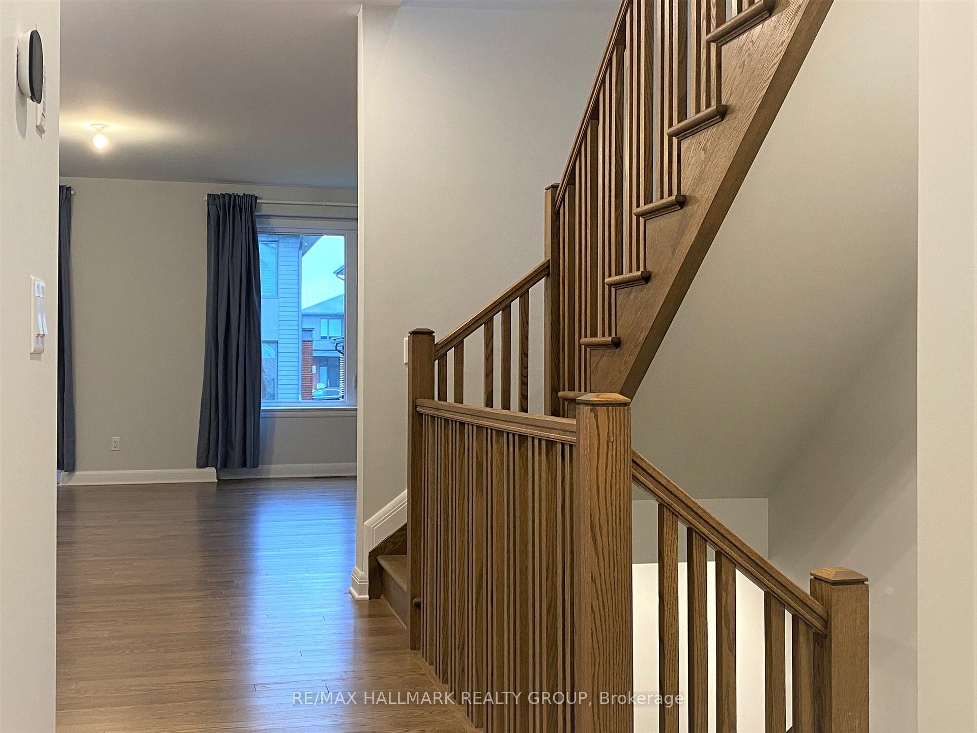 Photo 5 of 515 Pimiwidon Street, Ottawa, CFB Rockcliffe and Area — HOMEH