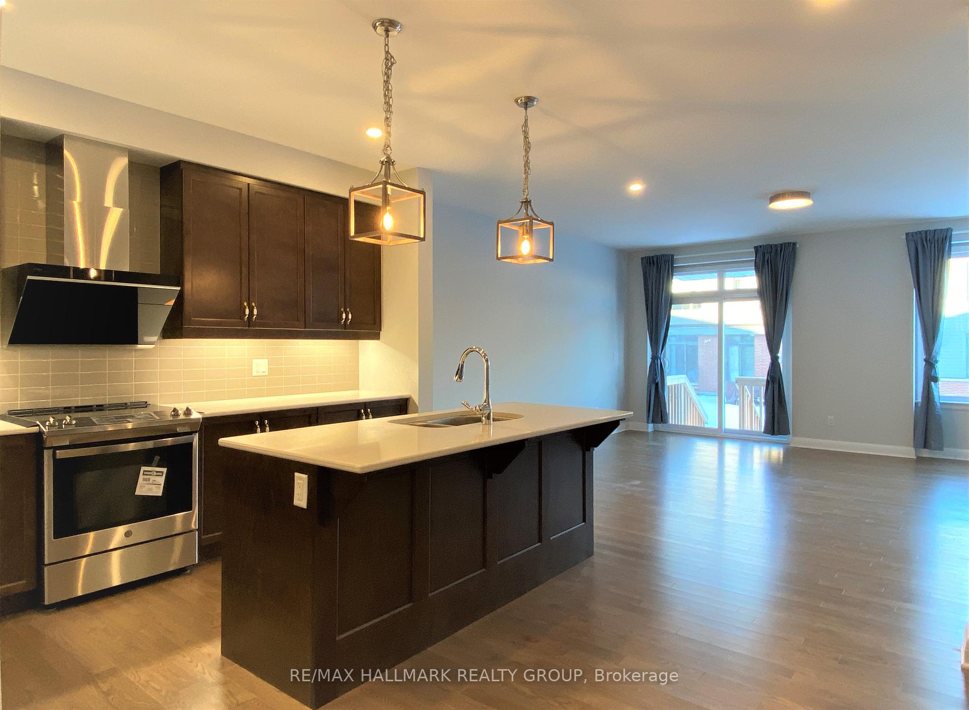 Photo 6 of 515 Pimiwidon Street, Ottawa, CFB Rockcliffe and Area — HOMEH