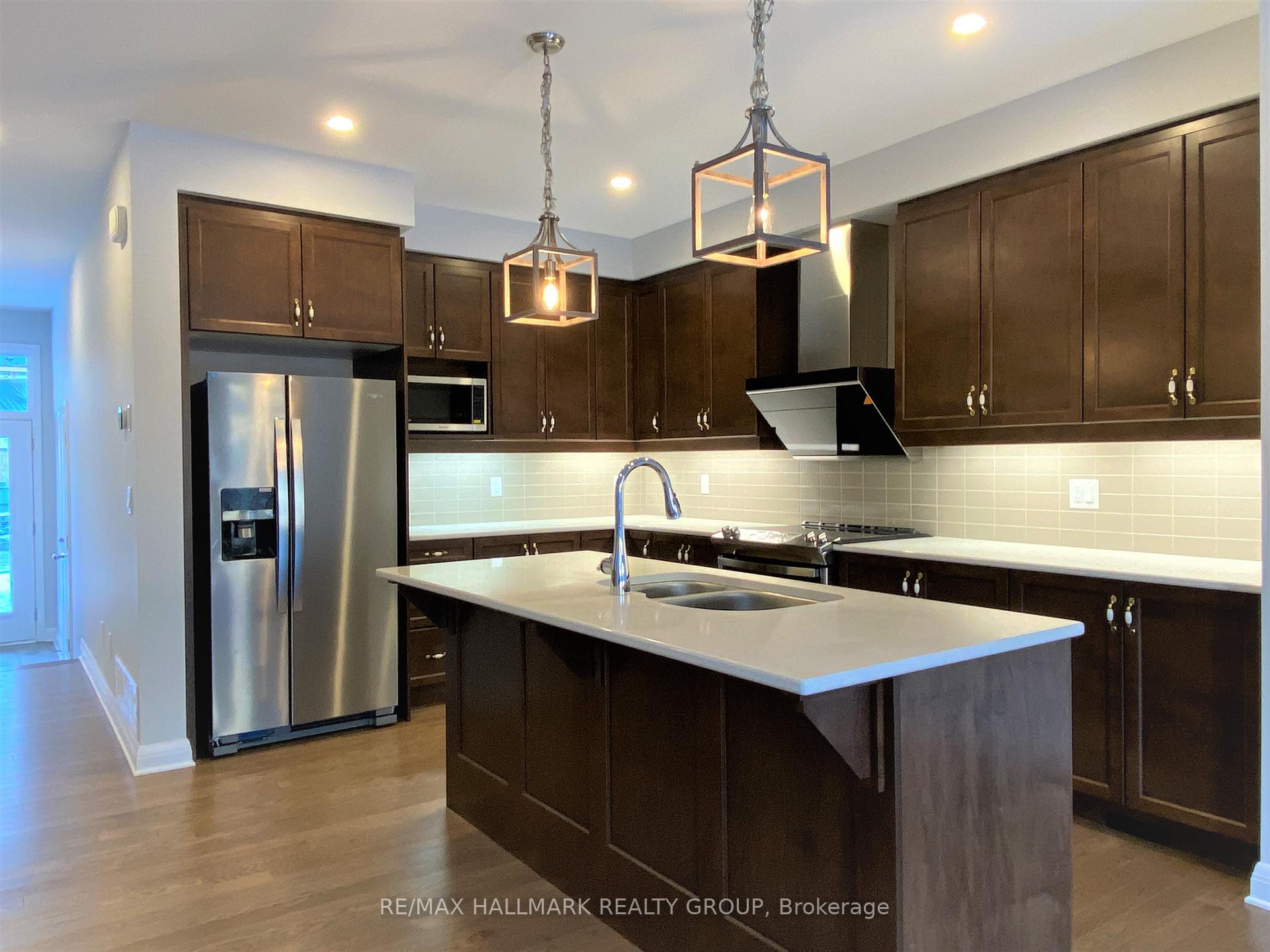 Photo 7 of 515 Pimiwidon Street, Ottawa, CFB Rockcliffe and Area — HOMEH