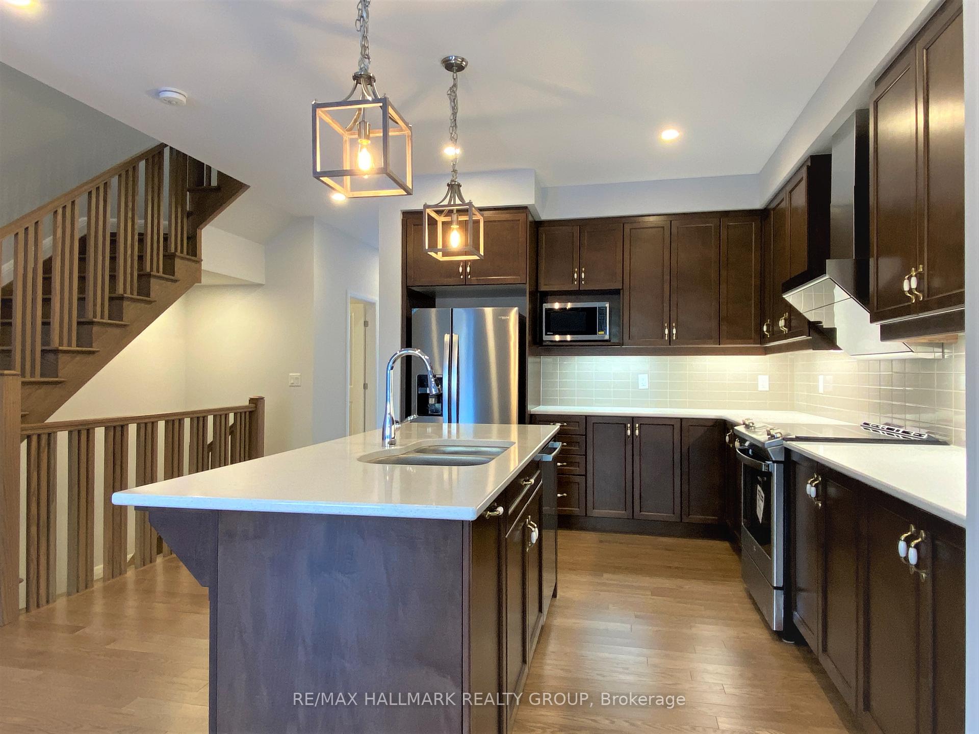 Photo 8 of 515 Pimiwidon Street, Ottawa, CFB Rockcliffe and Area — HOMEH