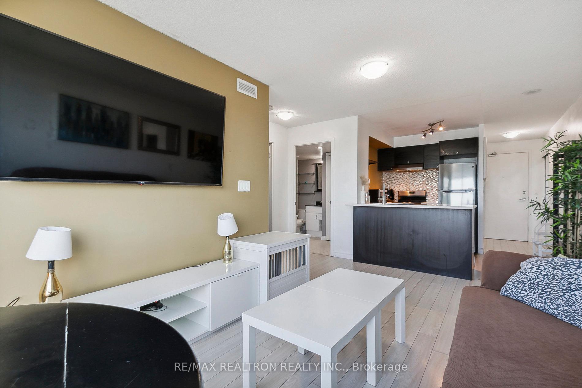 Photo 14 of Unit 915, 36 Lee Centre Drive, Scarborough, Woburn — HOMEH