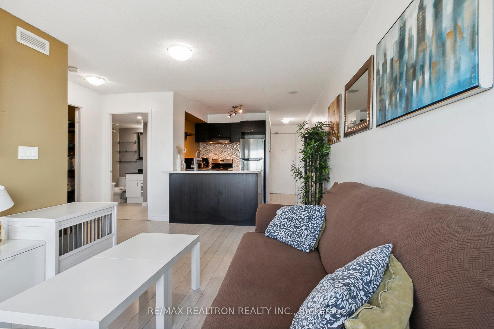 Photo 4 of Unit 915, 36 Lee Centre Drive, Scarborough, Woburn — HOMEH