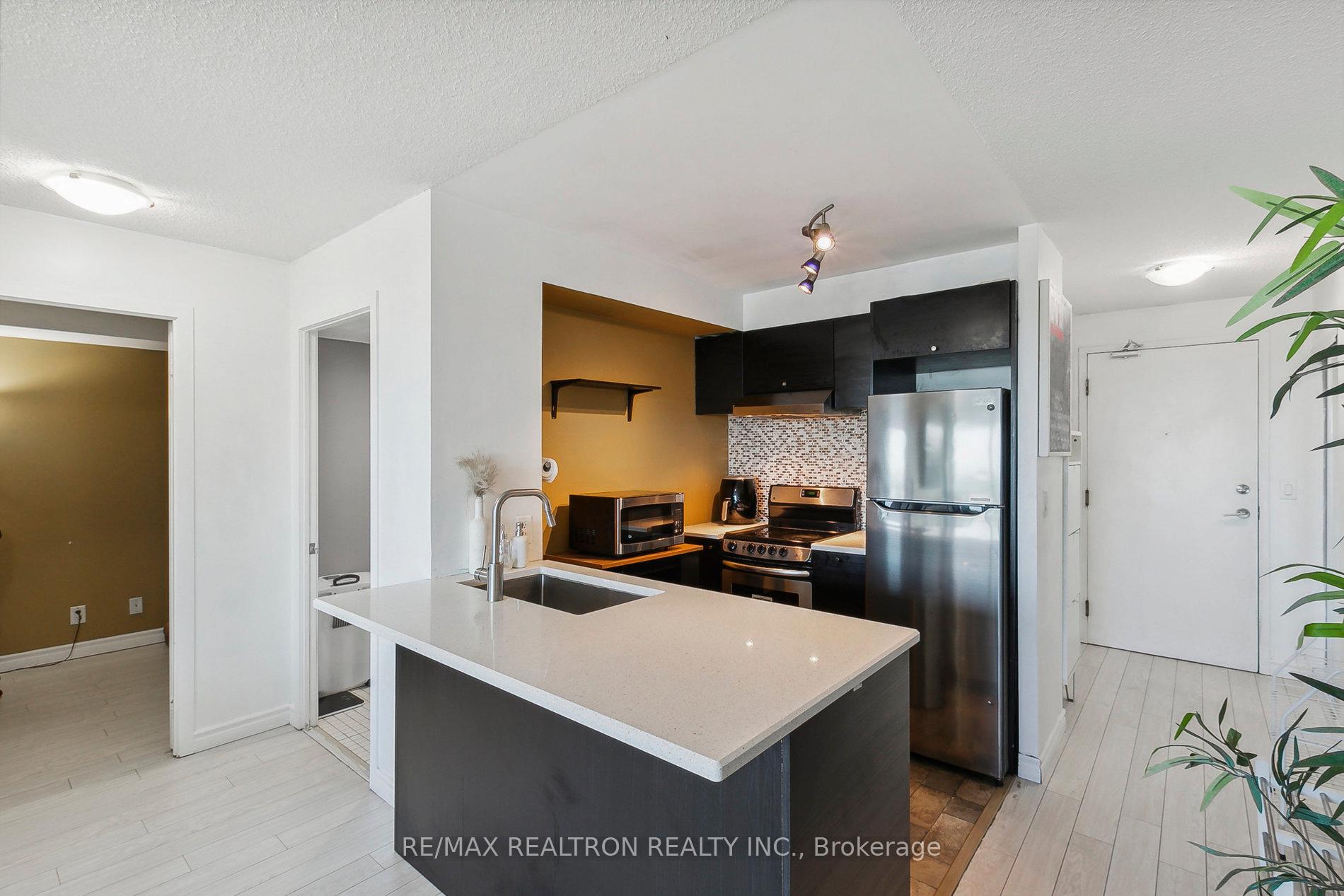 Photo 5 of Unit 915, 36 Lee Centre Drive, Scarborough, Woburn — HOMEH