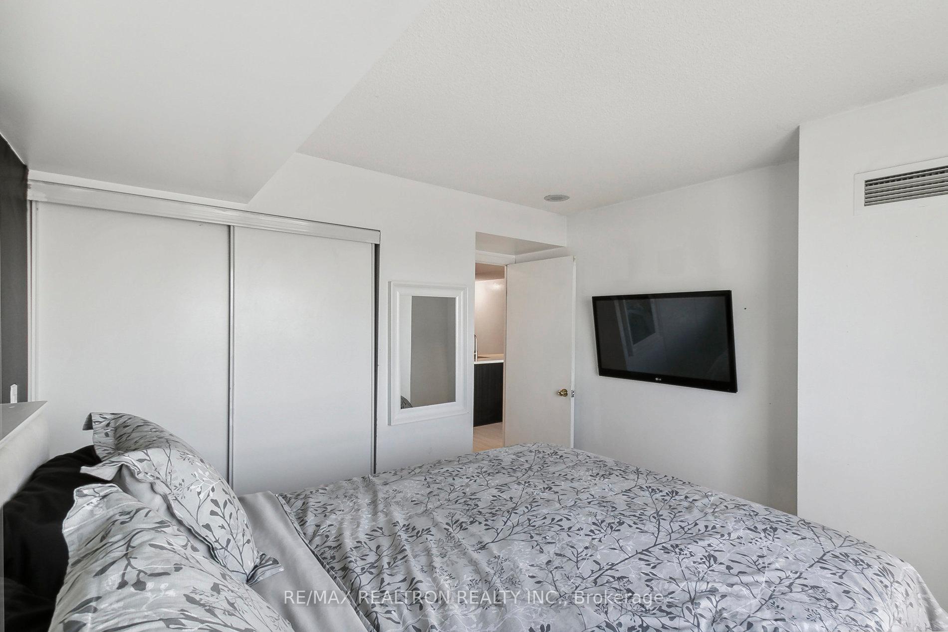 Photo 15 of Unit 915, 36 Lee Centre Drive, Scarborough, Woburn — HOMEH