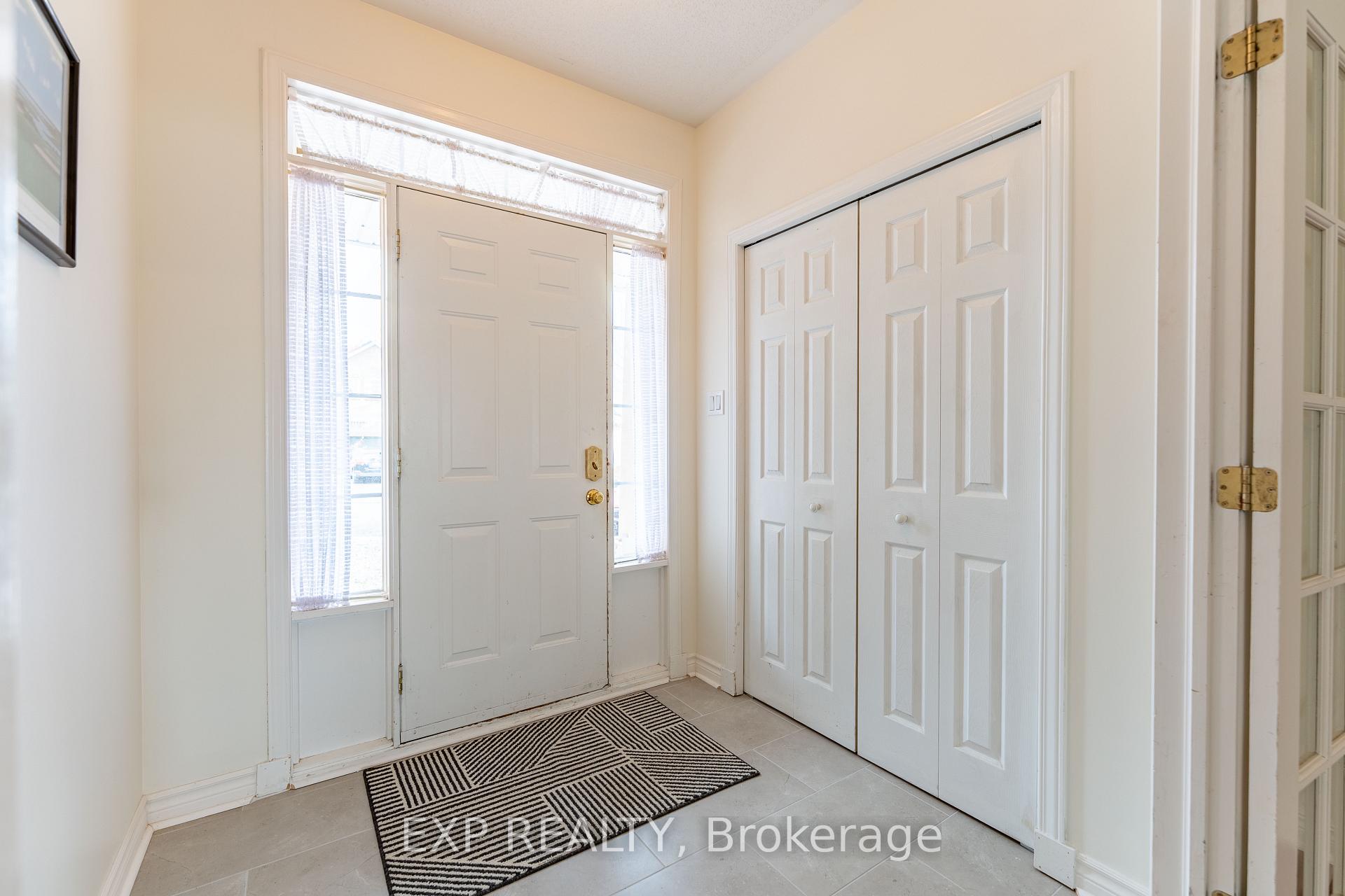 Photo 4 of 57 Craighall Circle, Ottawa, Hunt Club Park/Greenboro — HOMEH