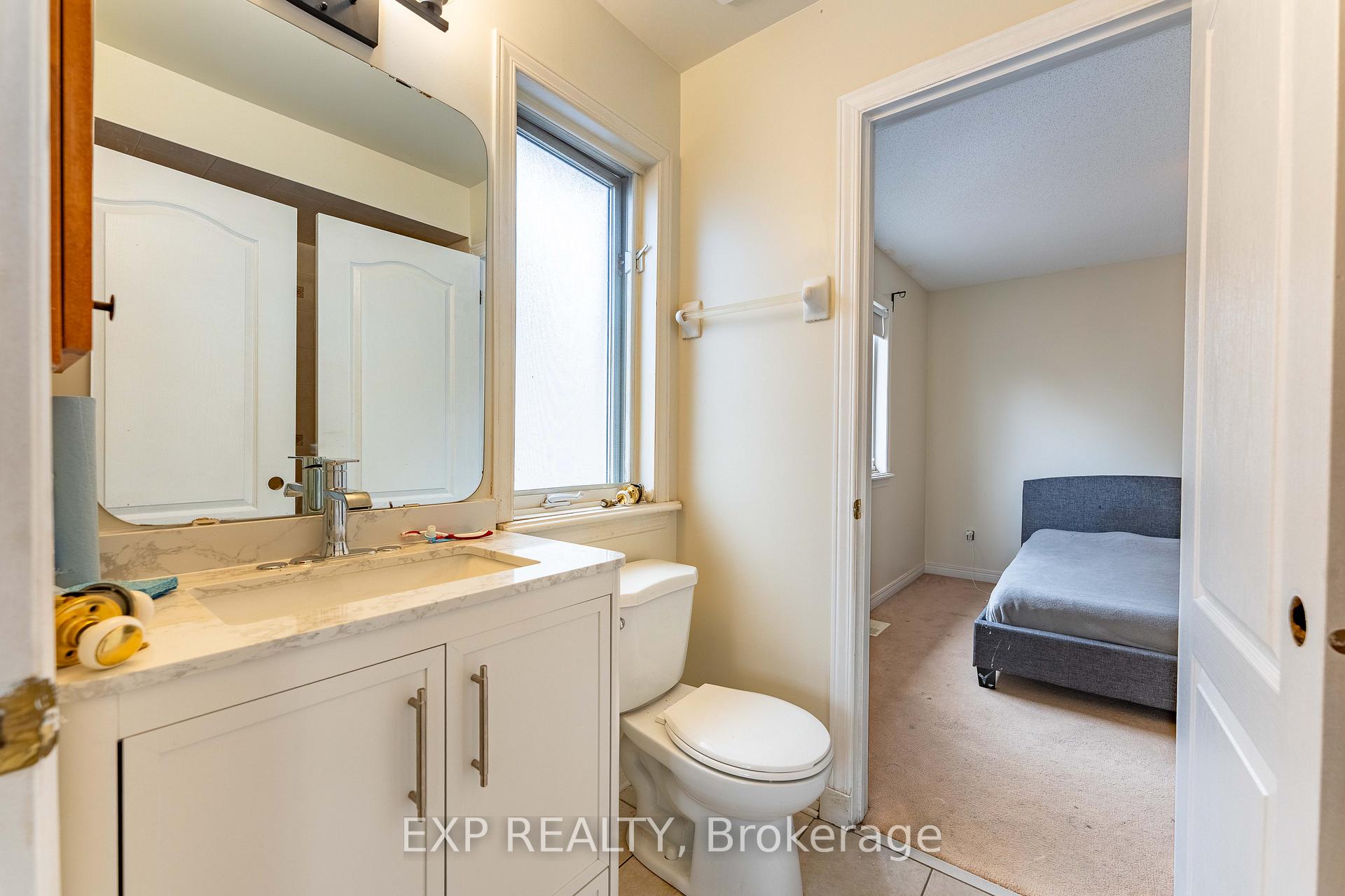 Photo 24 of 57 Craighall Circle, Ottawa, Hunt Club Park/Greenboro — HOMEH