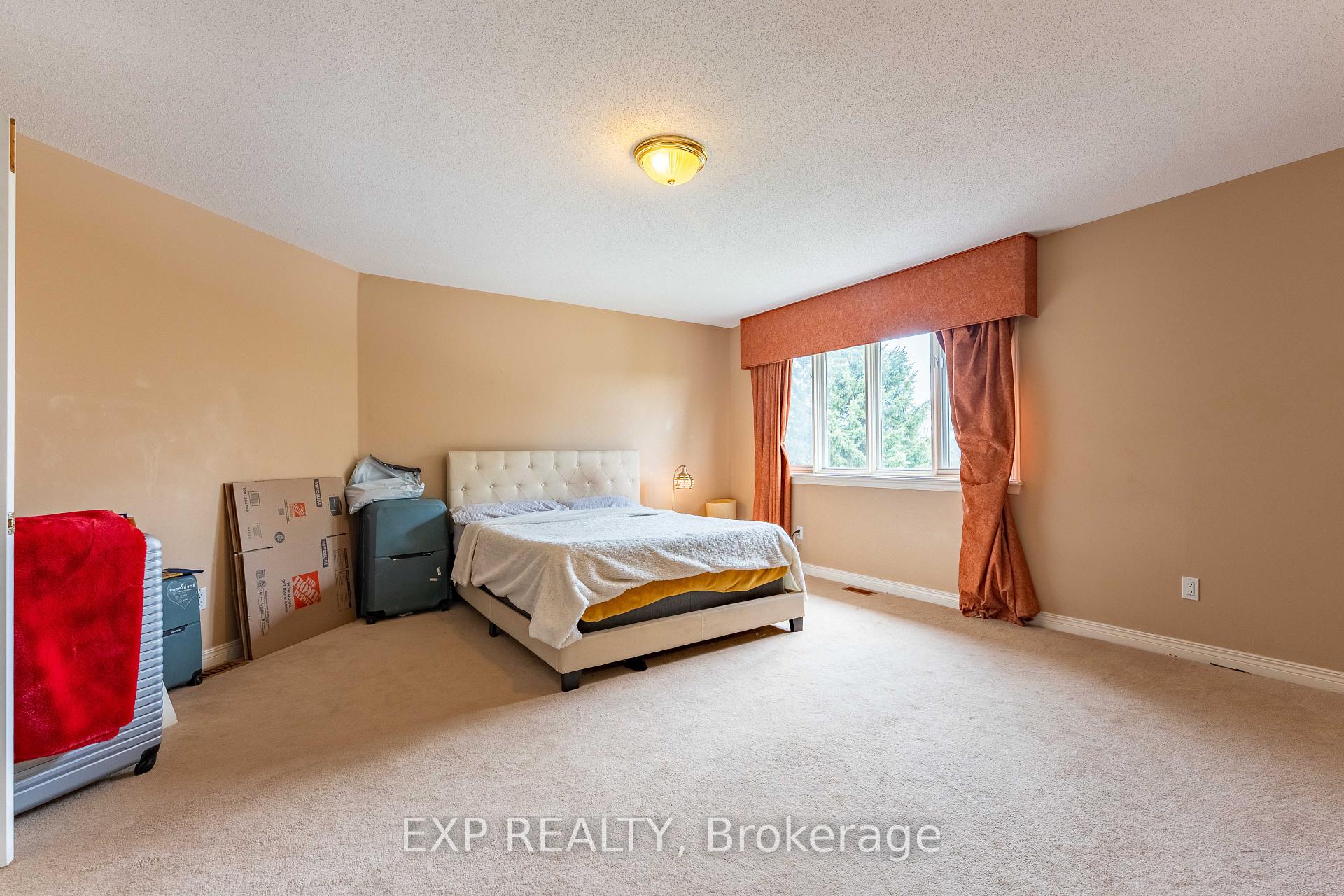 Photo 30 of 57 Craighall Circle, Ottawa, Hunt Club Park/Greenboro — HOMEH