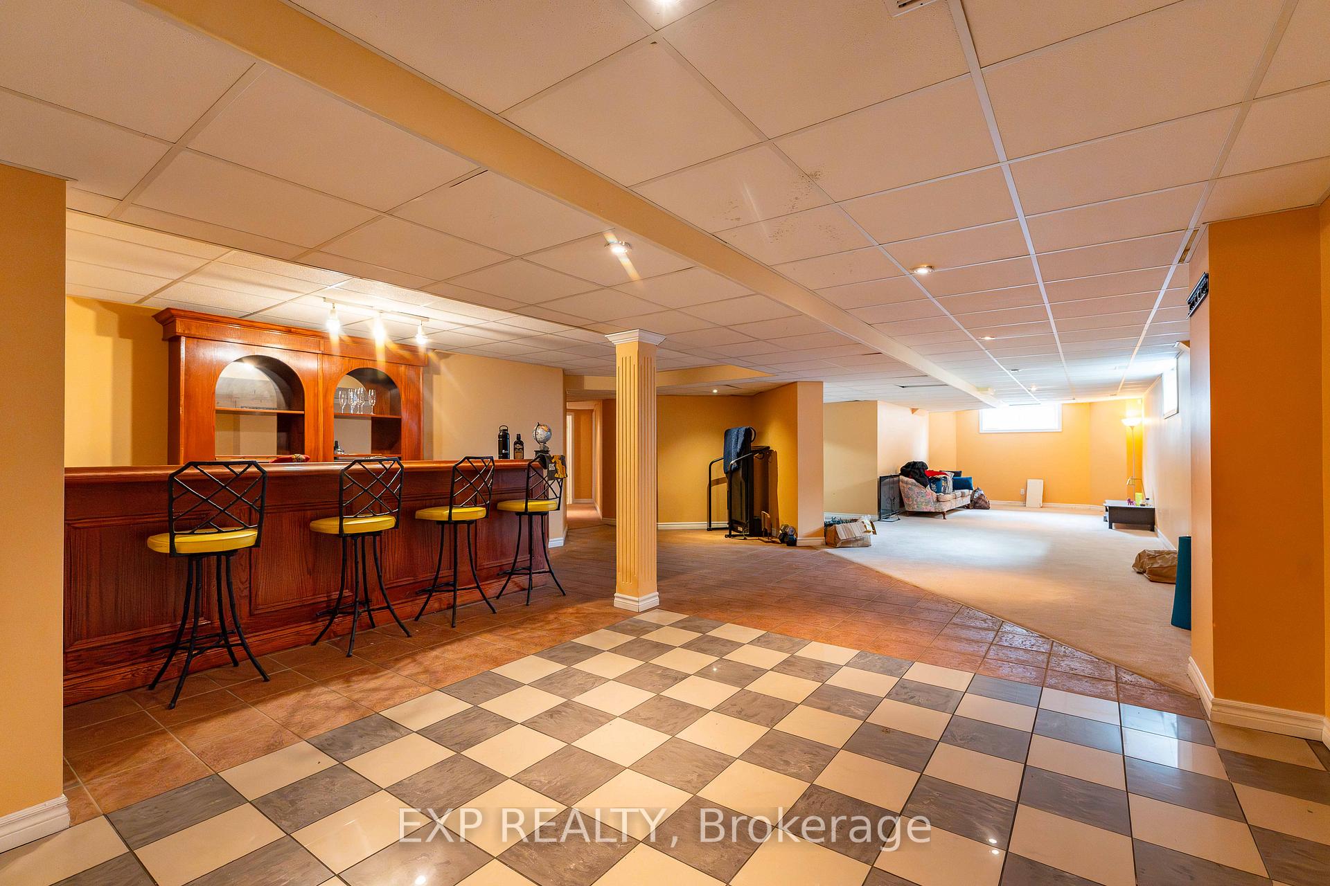 Photo 37 of 57 Craighall Circle, Ottawa, Hunt Club Park/Greenboro — HOMEH