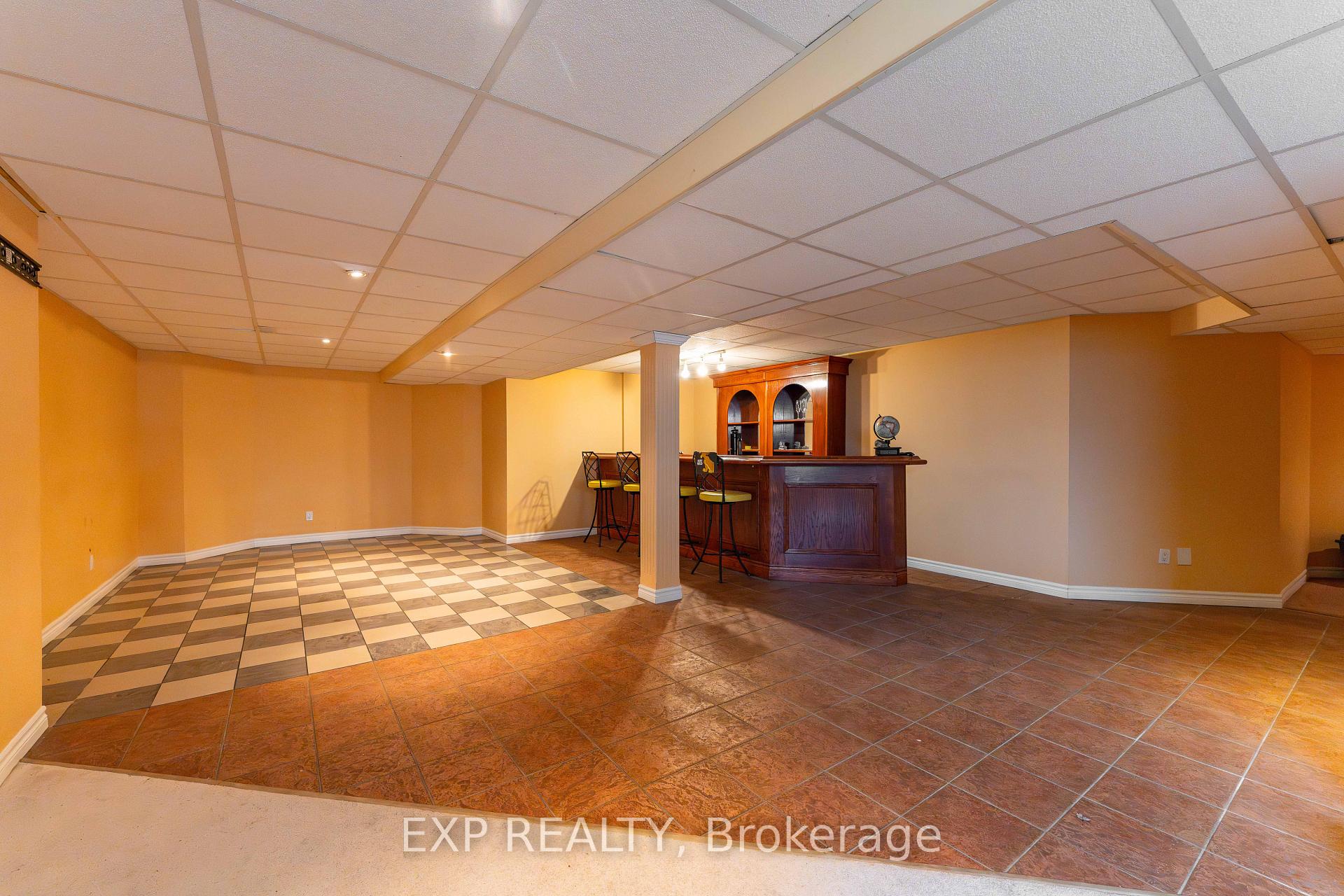 Photo 38 of 57 Craighall Circle, Ottawa, Hunt Club Park/Greenboro — HOMEH
