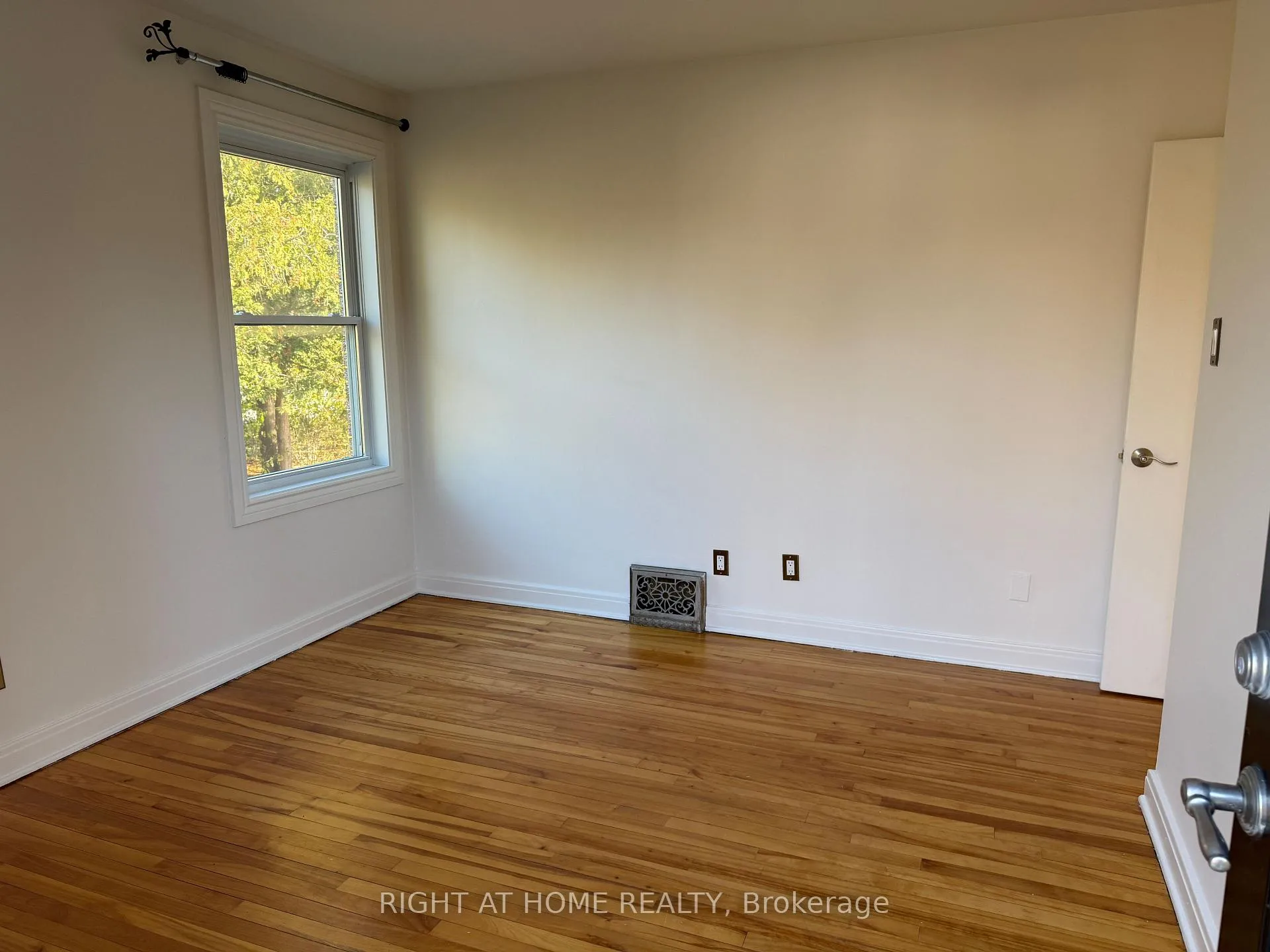 Photo 5 of 97 Rita Avenue, Ottawa, Meadowlands/St. Claire Gardens — HOMEH