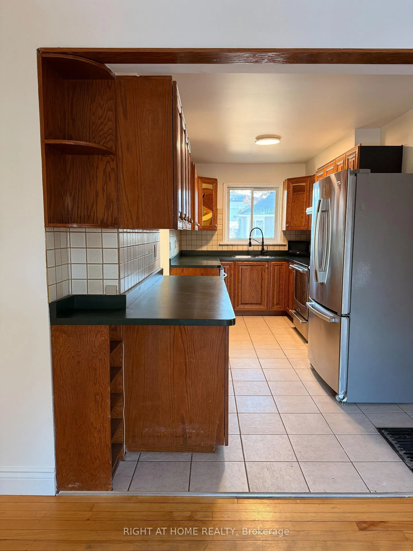 Photo 8 of 97 Rita Avenue, Ottawa, Meadowlands/St. Claire Gardens — HOMEH