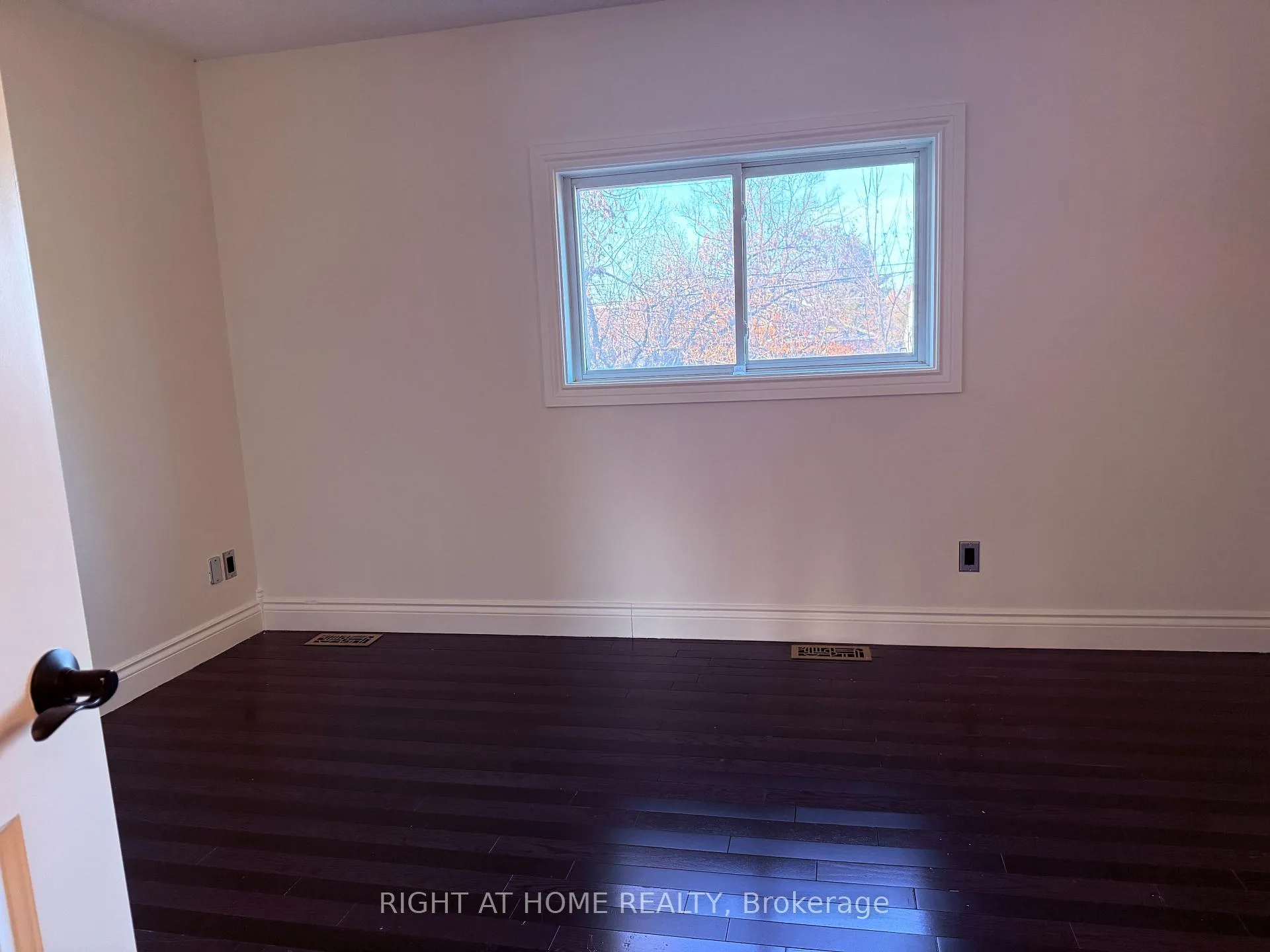Photo 21 of 97 Rita Avenue, Ottawa, Meadowlands/St. Claire Gardens — HOMEH