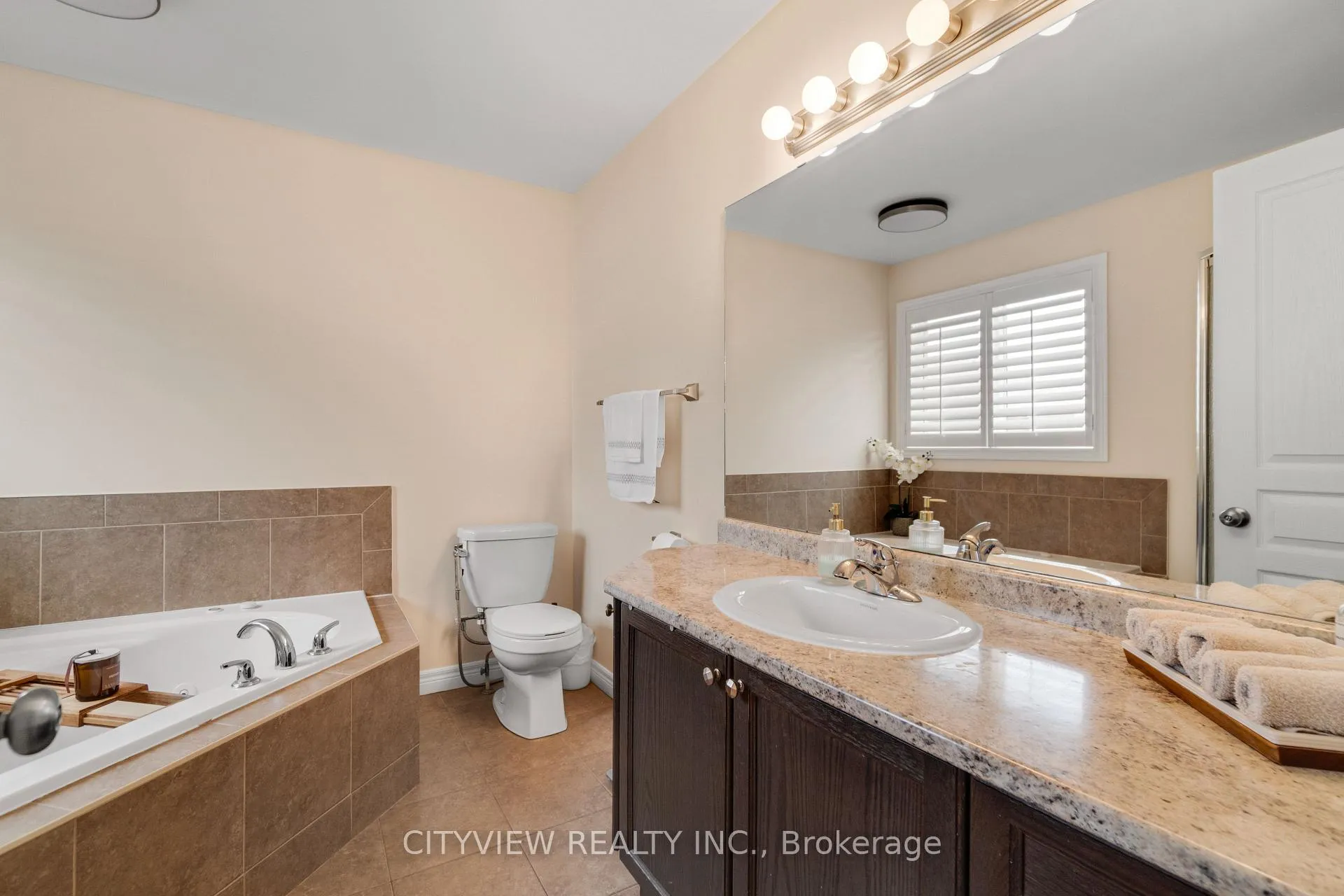 Photo 10 of 41 Bellagio Avenue, Hamilton, Stoney Creek Mountain — HOMEH