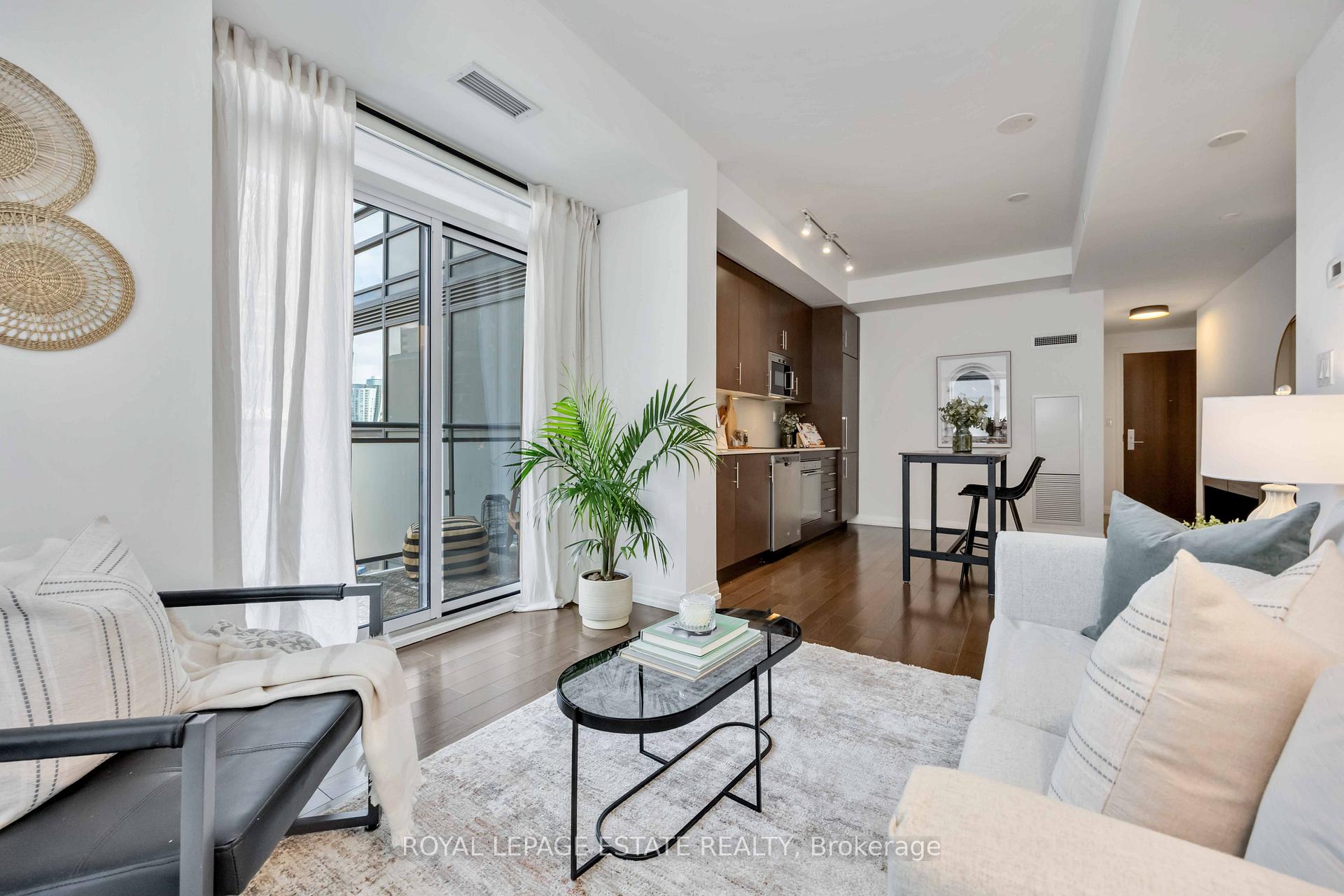 Photo 8 of Unit 705, 460 Adelaide Street E, Toronto, Moss Park — HOMEH