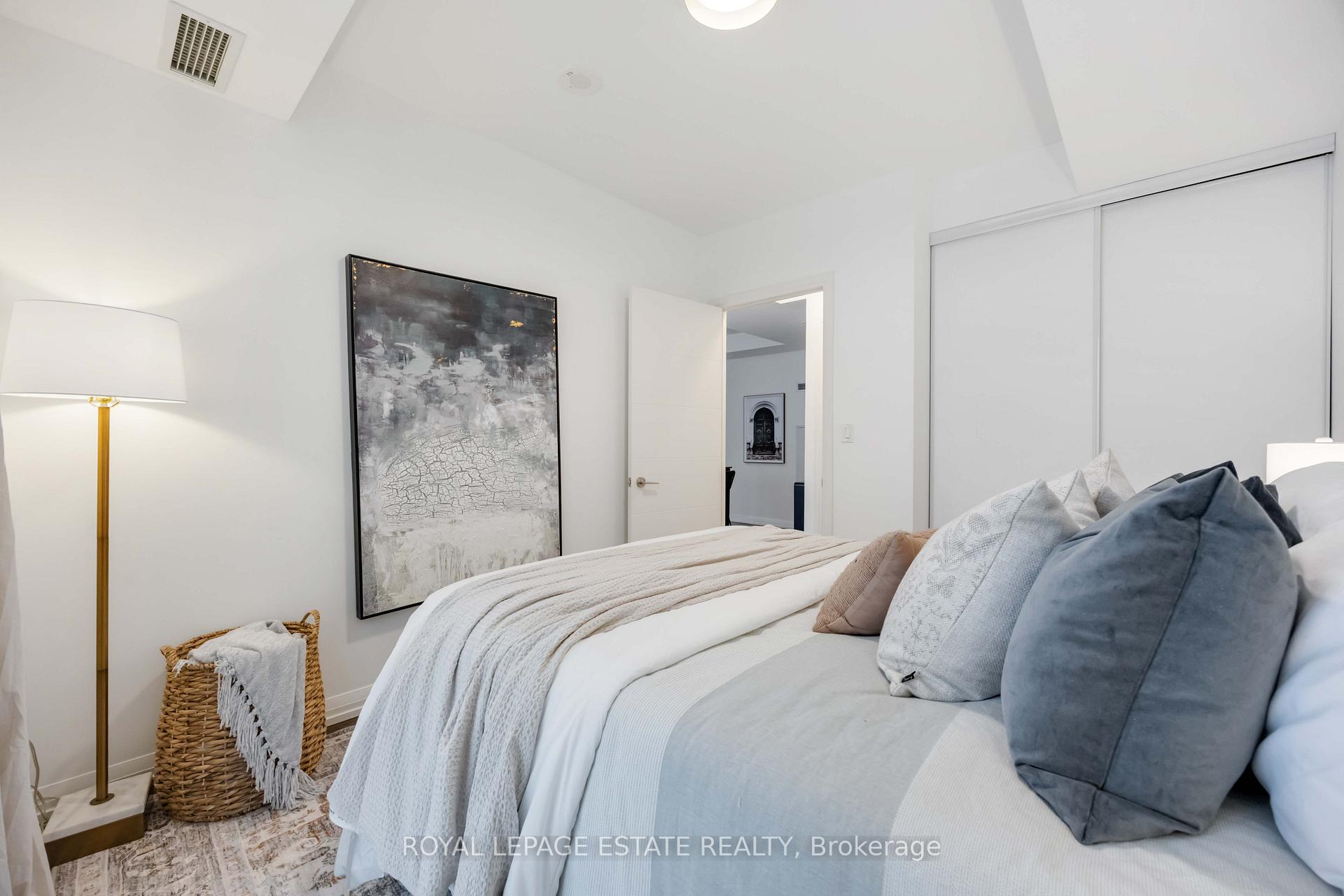 Photo 5 of Unit 705, 460 Adelaide Street E, Toronto, Moss Park — HOMEH