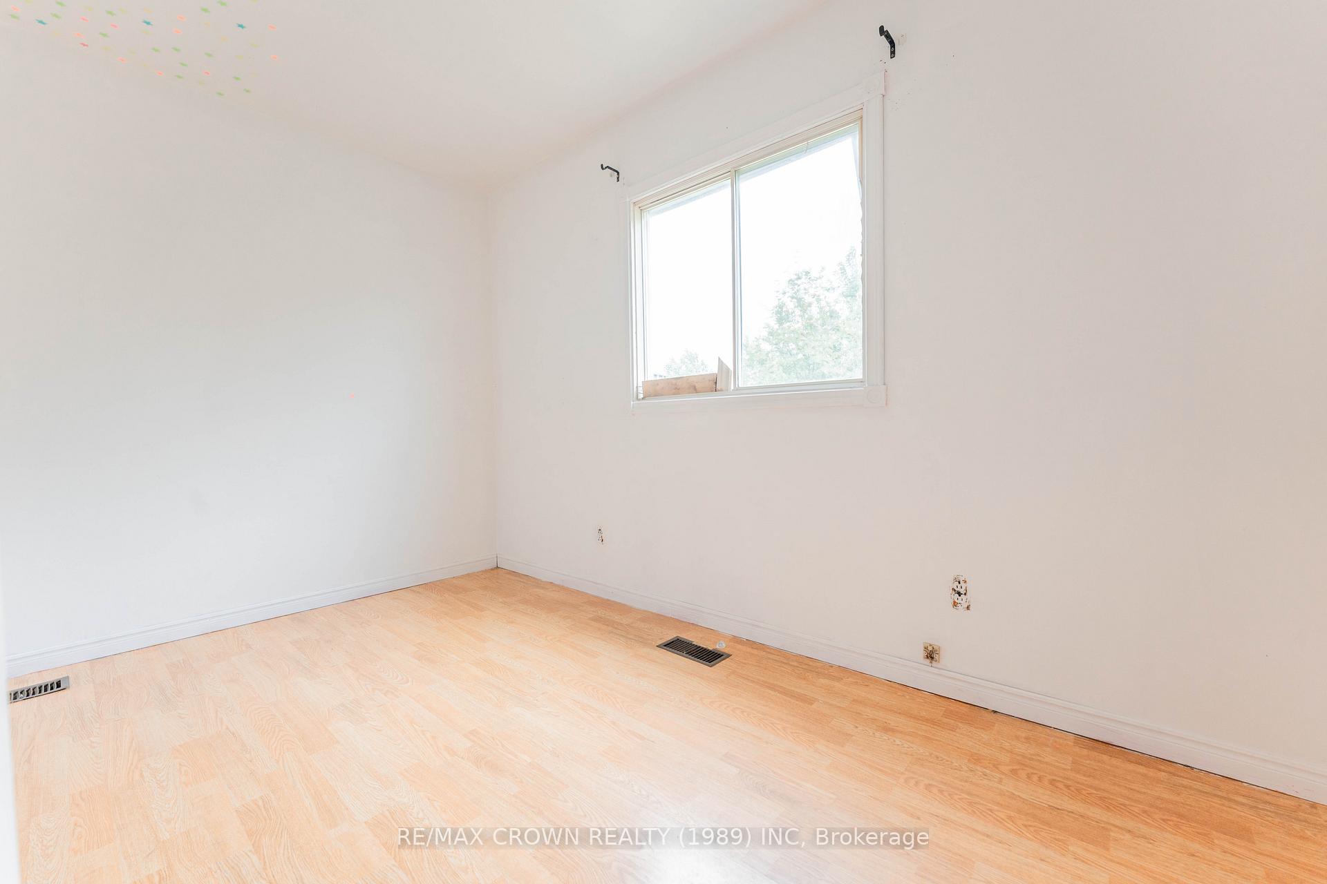 Photo 17 of 50 Brunelle Road S, Kapuskasing — HOMEH