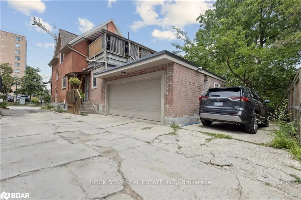Photo 10 of 43 Eby Street S, Kitchener, Cedar Hill — HOMEH