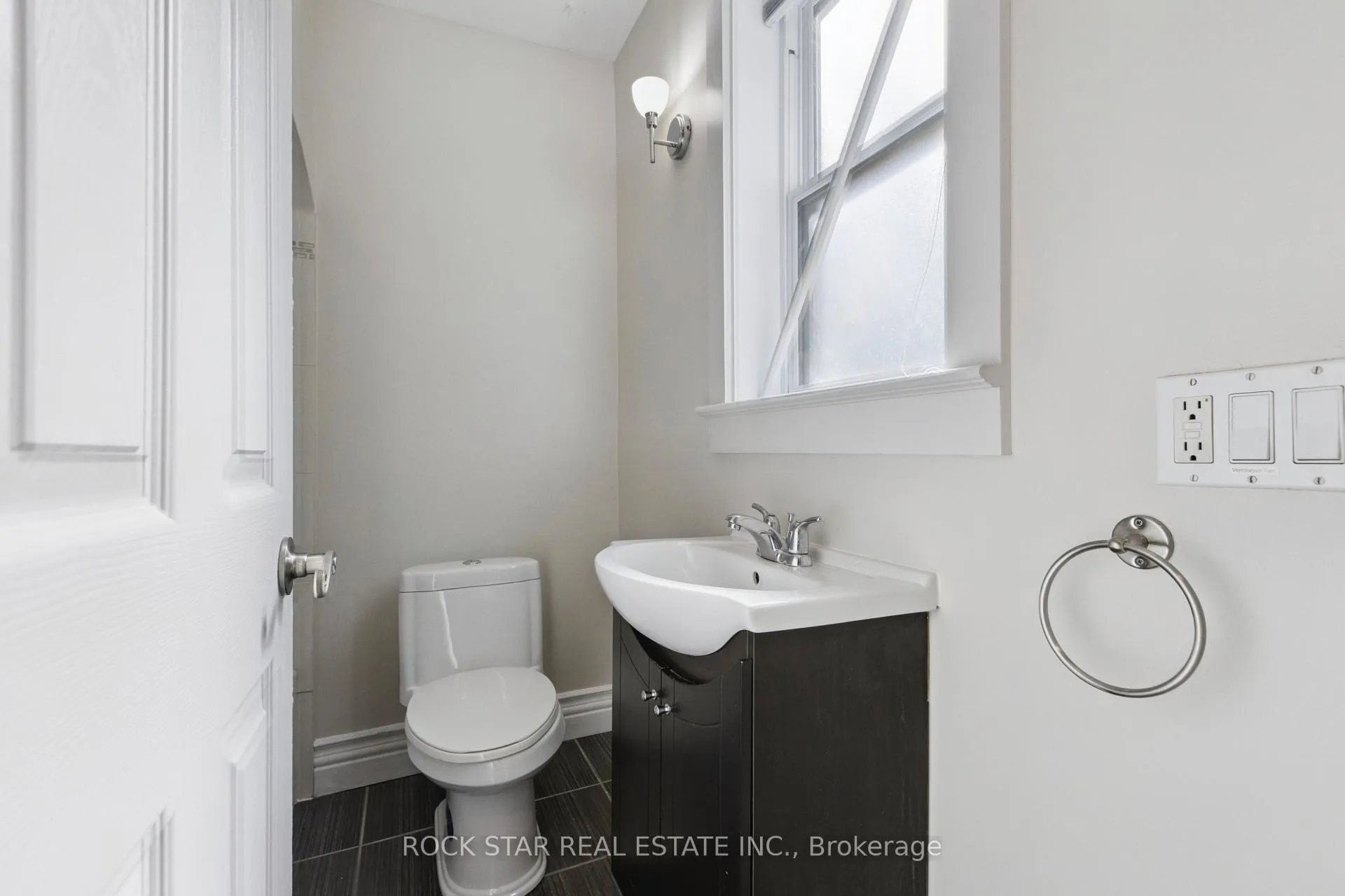 Photo 52 of 43 Eby Street S, Kitchener, Cedar Hill — HOMEH