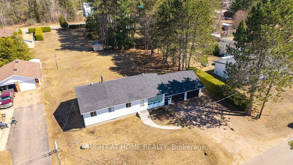 Photo 5 of 28 Jackpine Street, Madawaska Valley, Madawaska Valley — HOMEH
