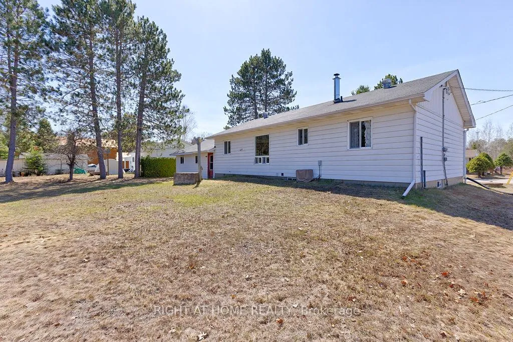 Photo 10 of 28 Jackpine Street, Madawaska Valley, Madawaska Valley — HOMEH